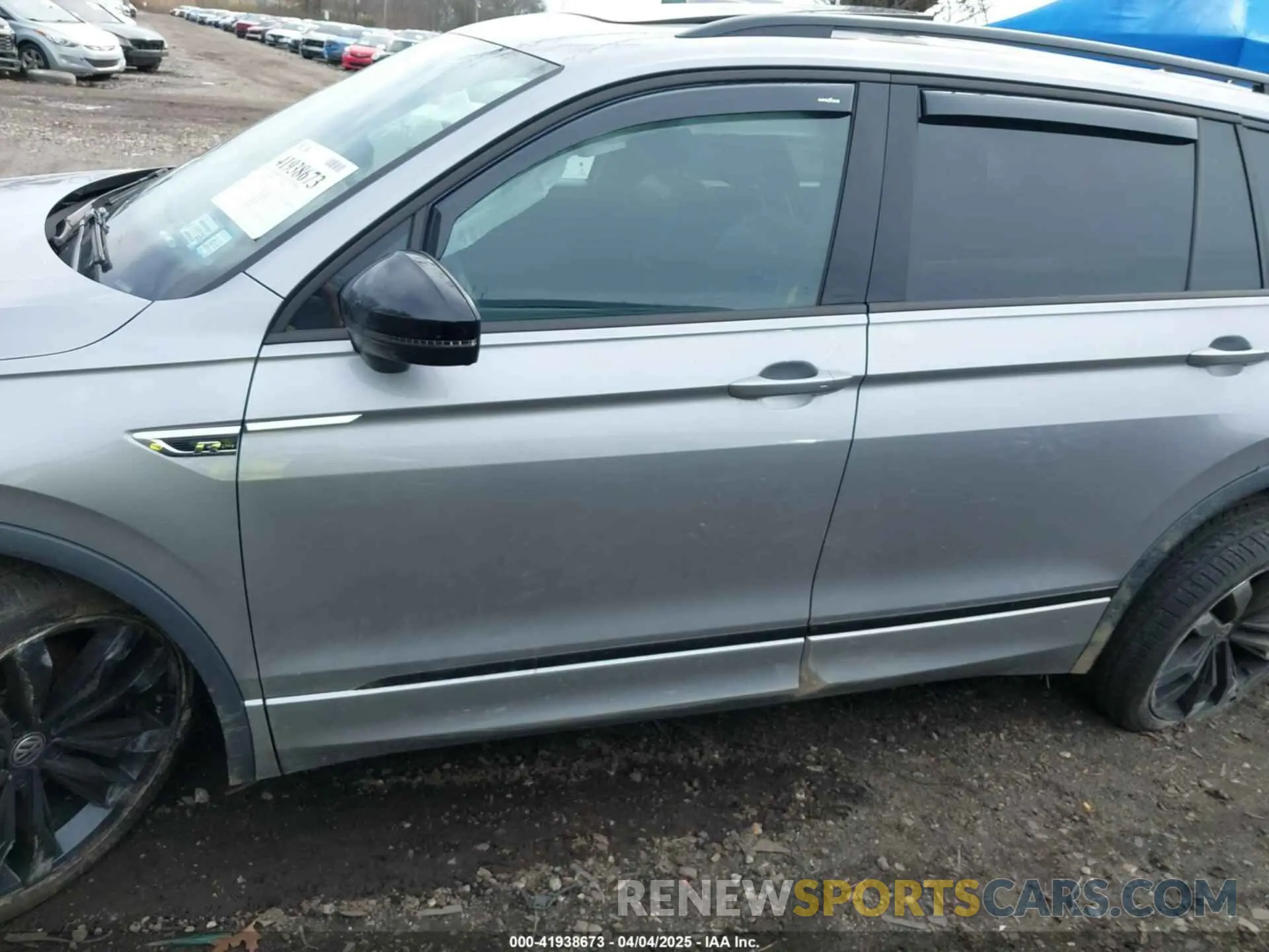14 Photograph of a damaged car 3VV2B7AXXMM063067 VOLKSWAGEN TIGUAN 2021