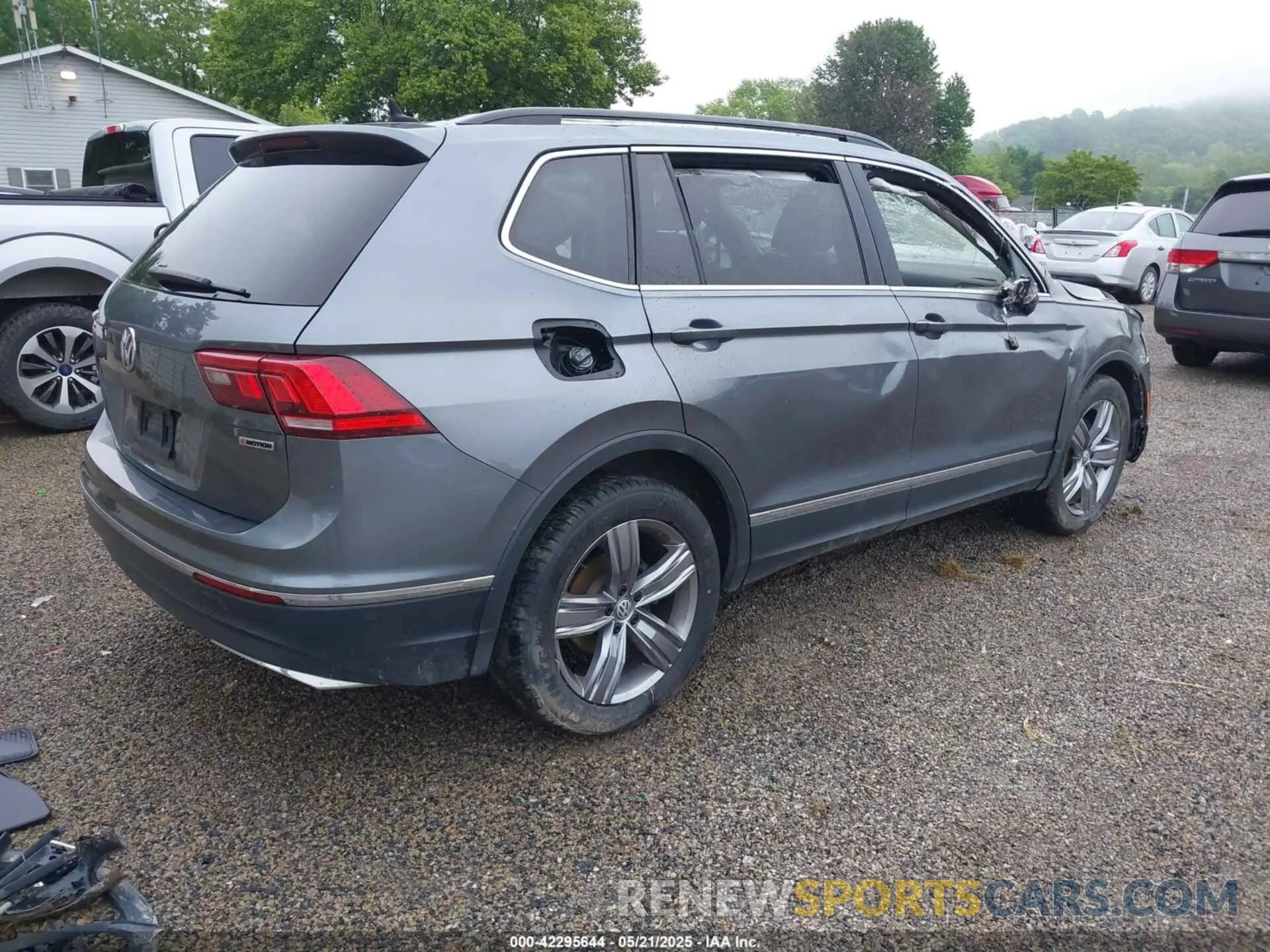 4 Photograph of a damaged car 3VV2B7AXXMM070228 VOLKSWAGEN TIGUAN 2021