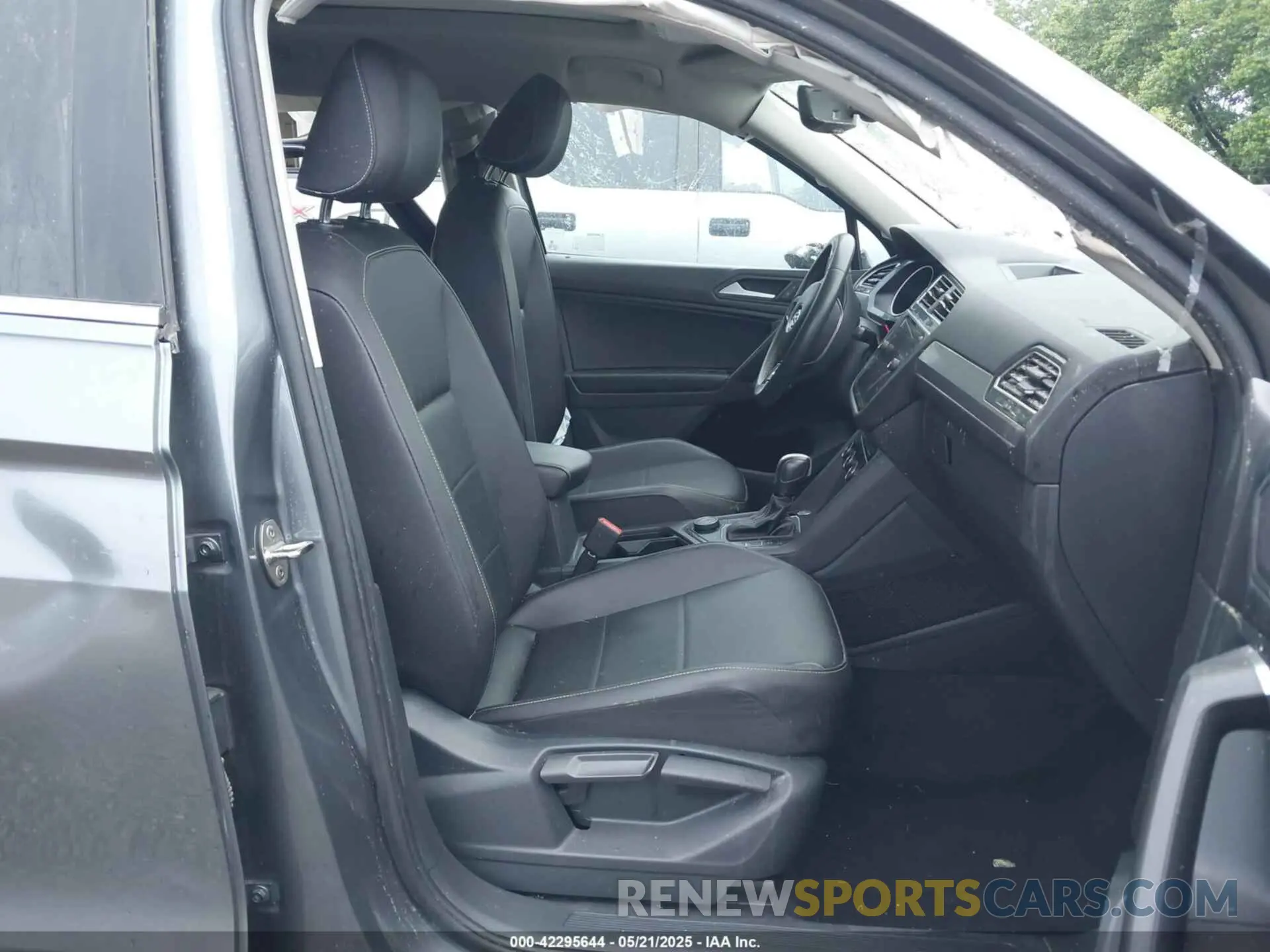 5 Photograph of a damaged car 3VV2B7AXXMM070228 VOLKSWAGEN TIGUAN 2021