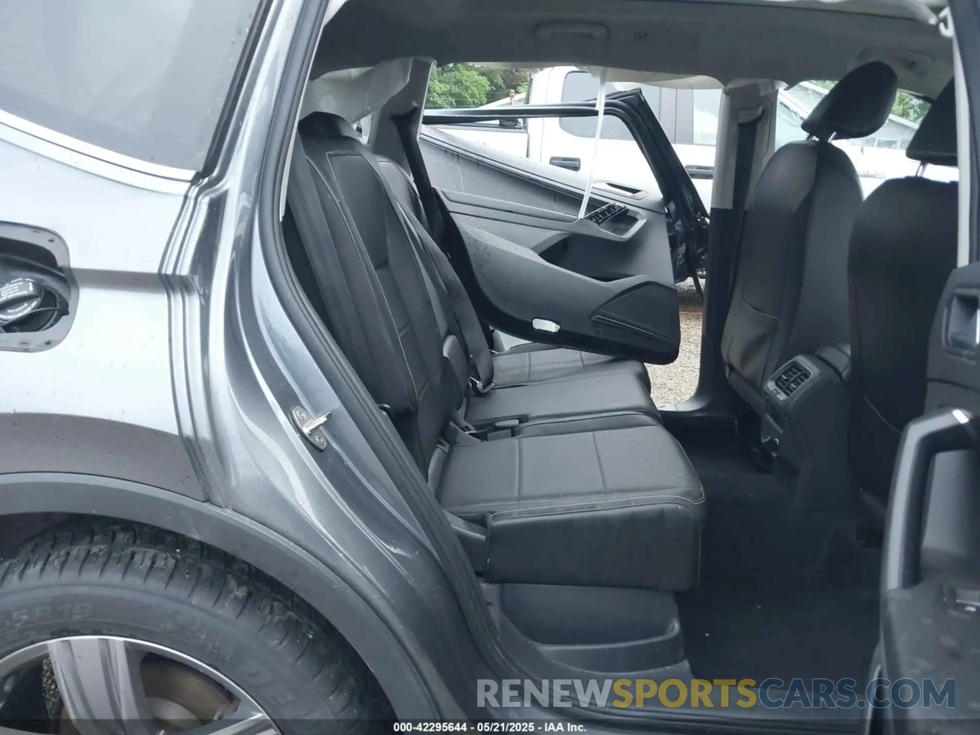 8 Photograph of a damaged car 3VV2B7AXXMM070228 VOLKSWAGEN TIGUAN 2021