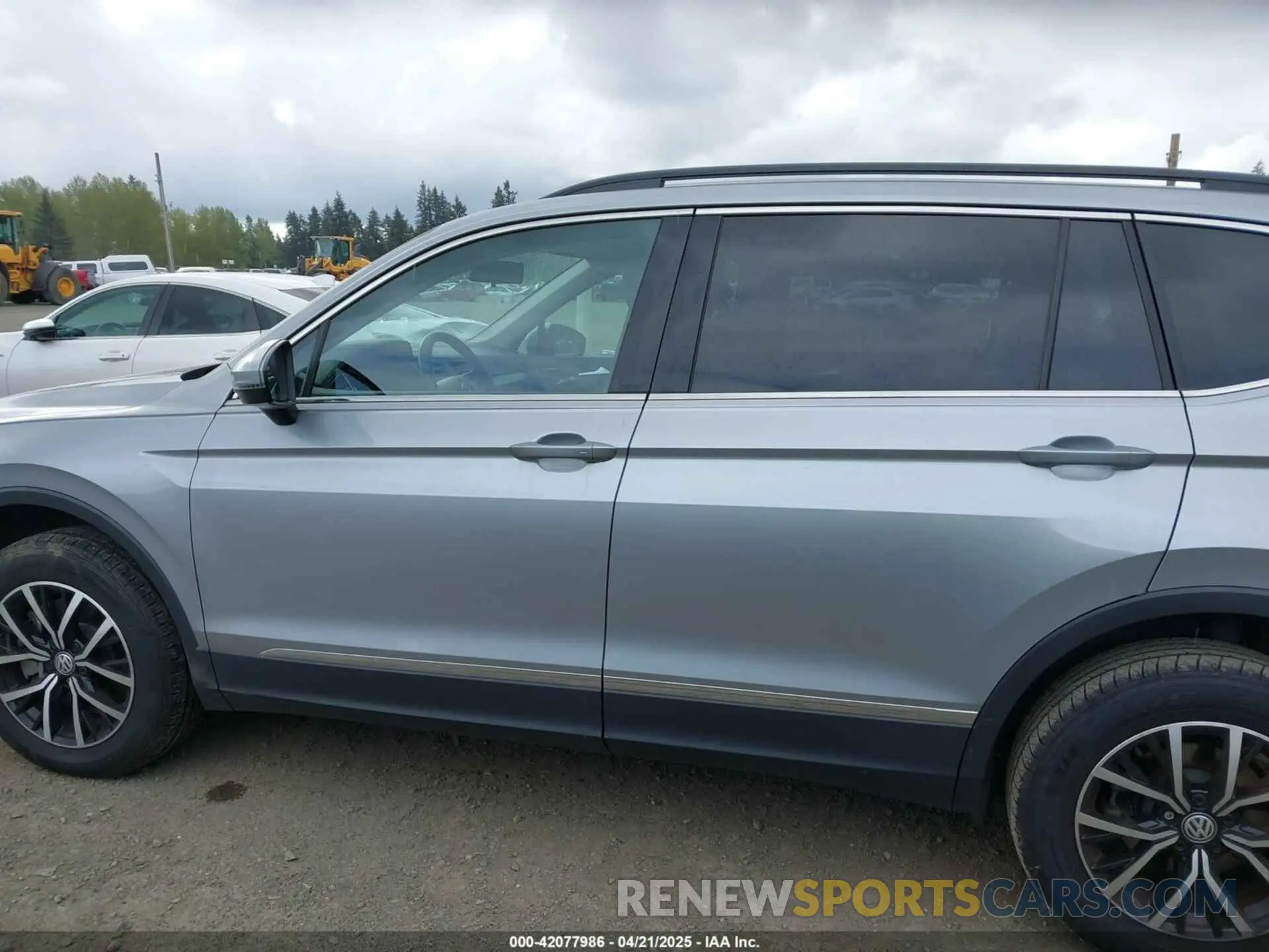 13 Photograph of a damaged car 3VV3B7AX0MM008809 VOLKSWAGEN TIGUAN 2021