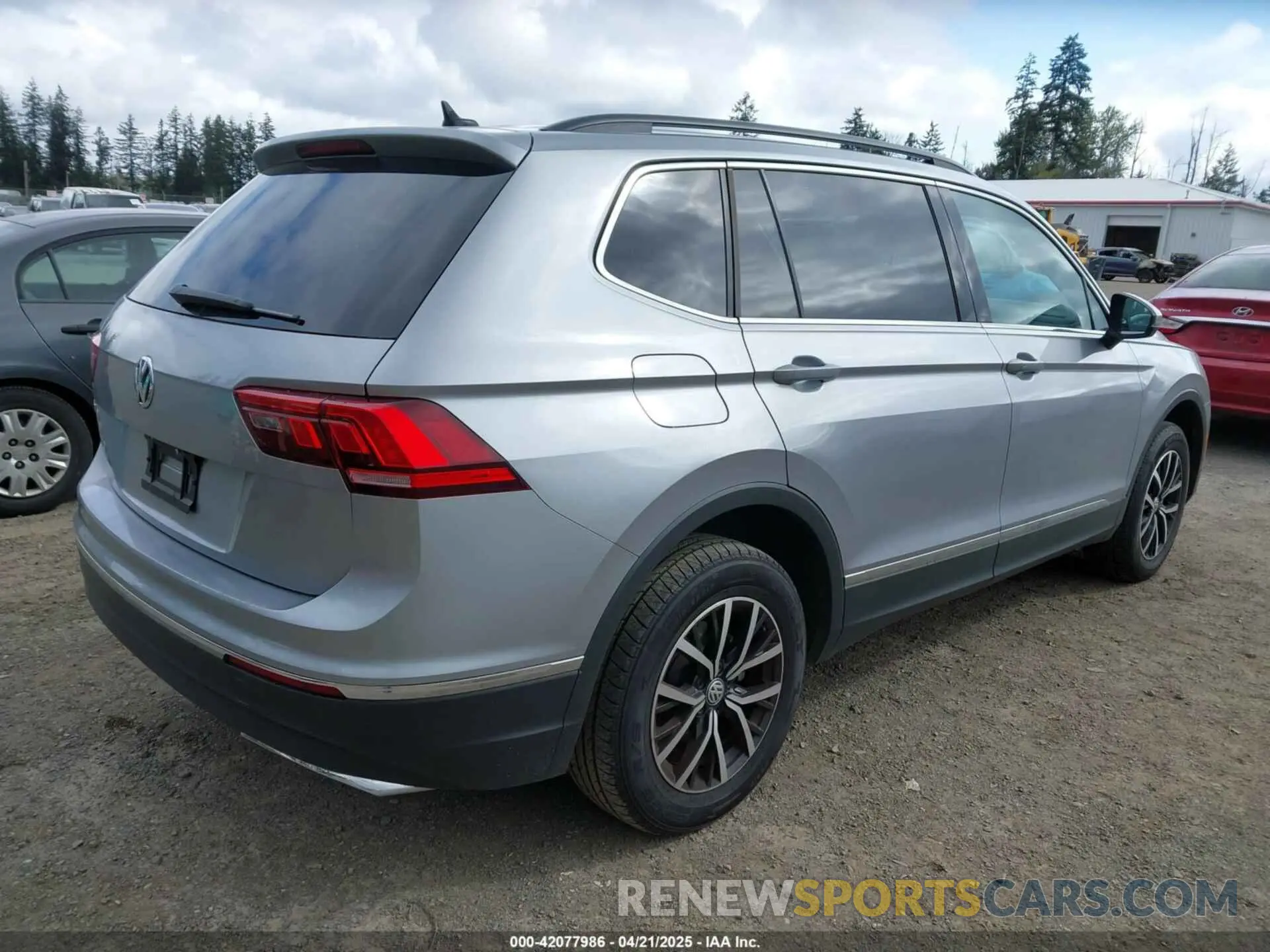 4 Photograph of a damaged car 3VV3B7AX0MM008809 VOLKSWAGEN TIGUAN 2021