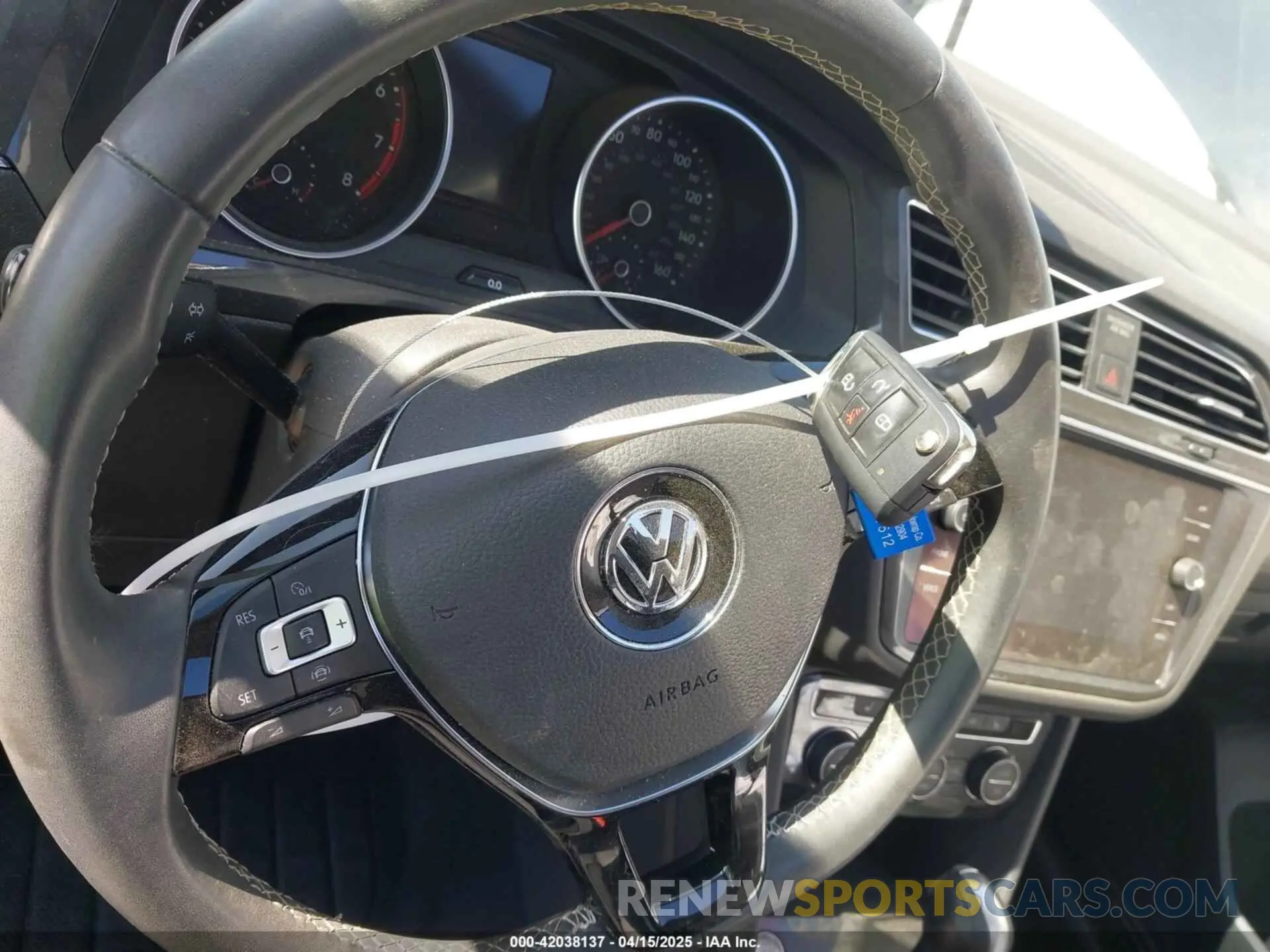 11 Photograph of a damaged car 3VV3B7AX0MM026064 VOLKSWAGEN TIGUAN 2021