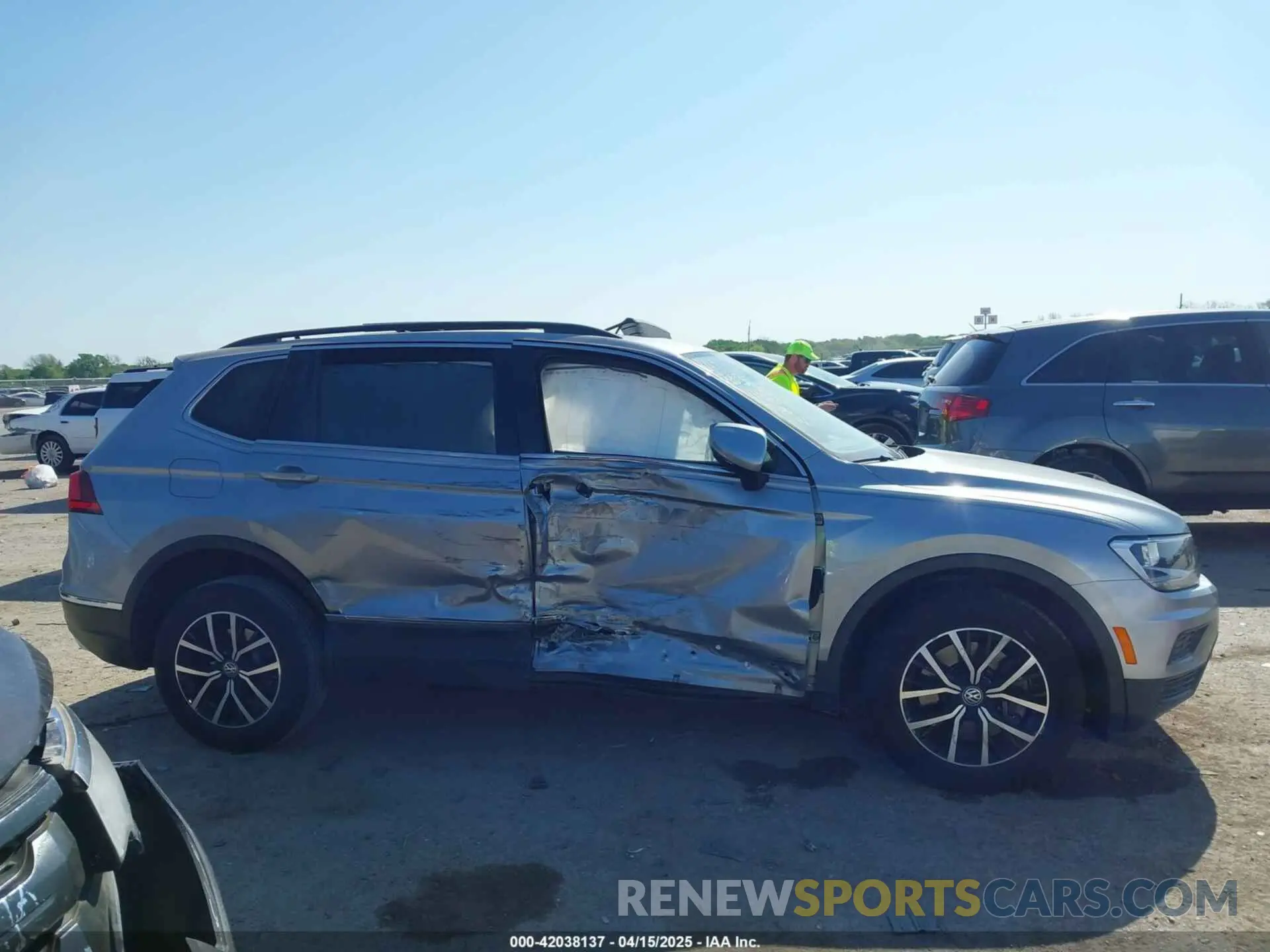 13 Photograph of a damaged car 3VV3B7AX0MM026064 VOLKSWAGEN TIGUAN 2021