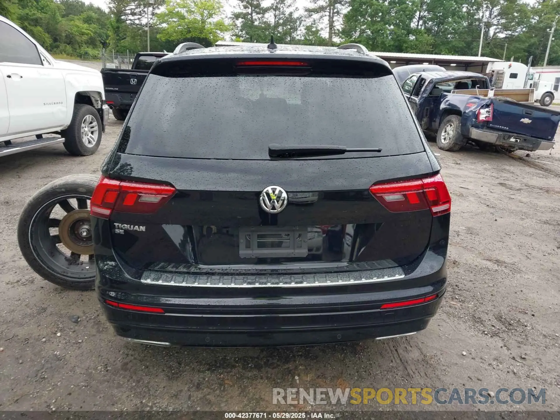 17 Photograph of a damaged car 3VV3B7AX0MM103001 VOLKSWAGEN TIGUAN 2021