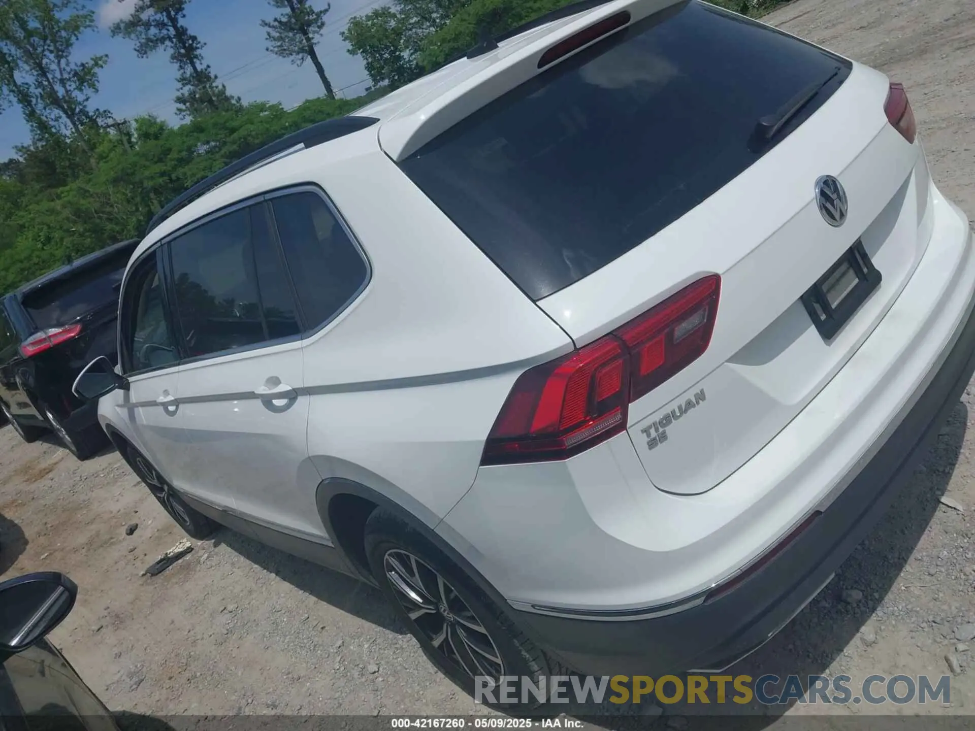 14 Photograph of a damaged car 3VV3B7AX0MM104746 VOLKSWAGEN TIGUAN 2021