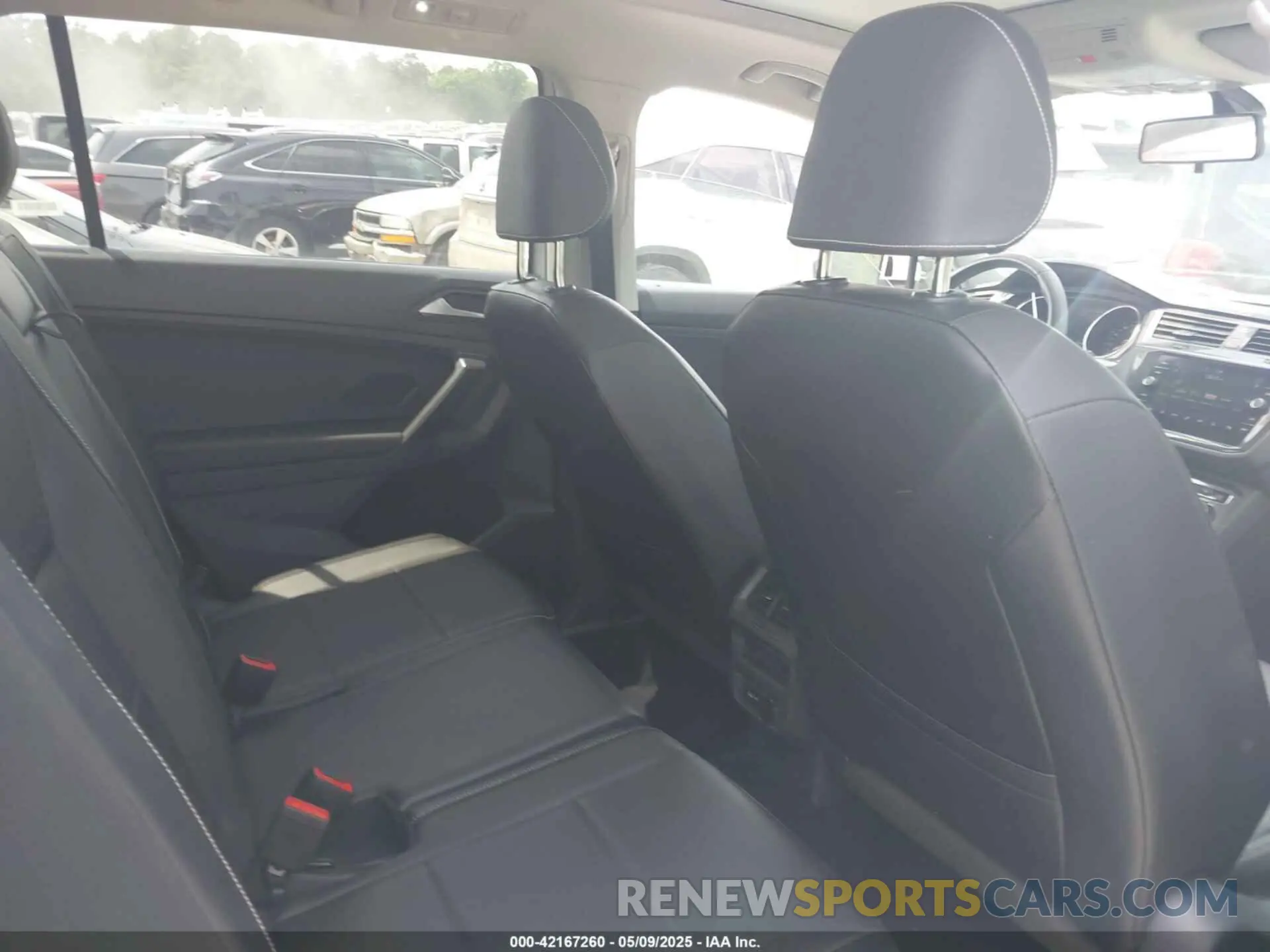 8 Photograph of a damaged car 3VV3B7AX0MM104746 VOLKSWAGEN TIGUAN 2021