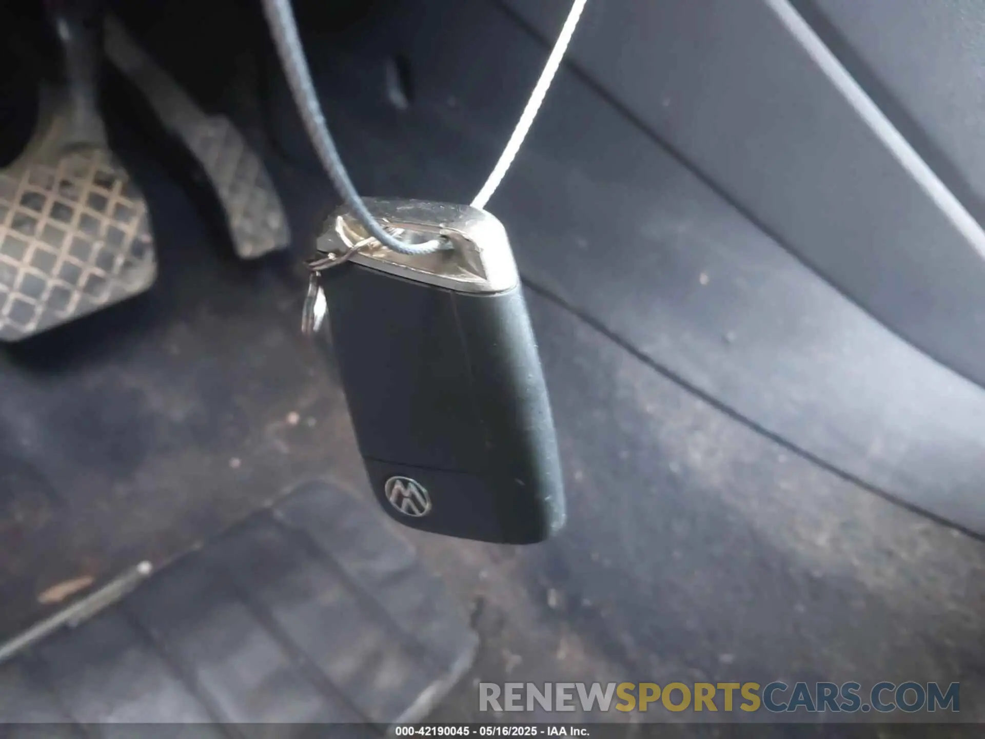 11 Photograph of a damaged car 3VV3B7AX1MM009970 VOLKSWAGEN TIGUAN 2021