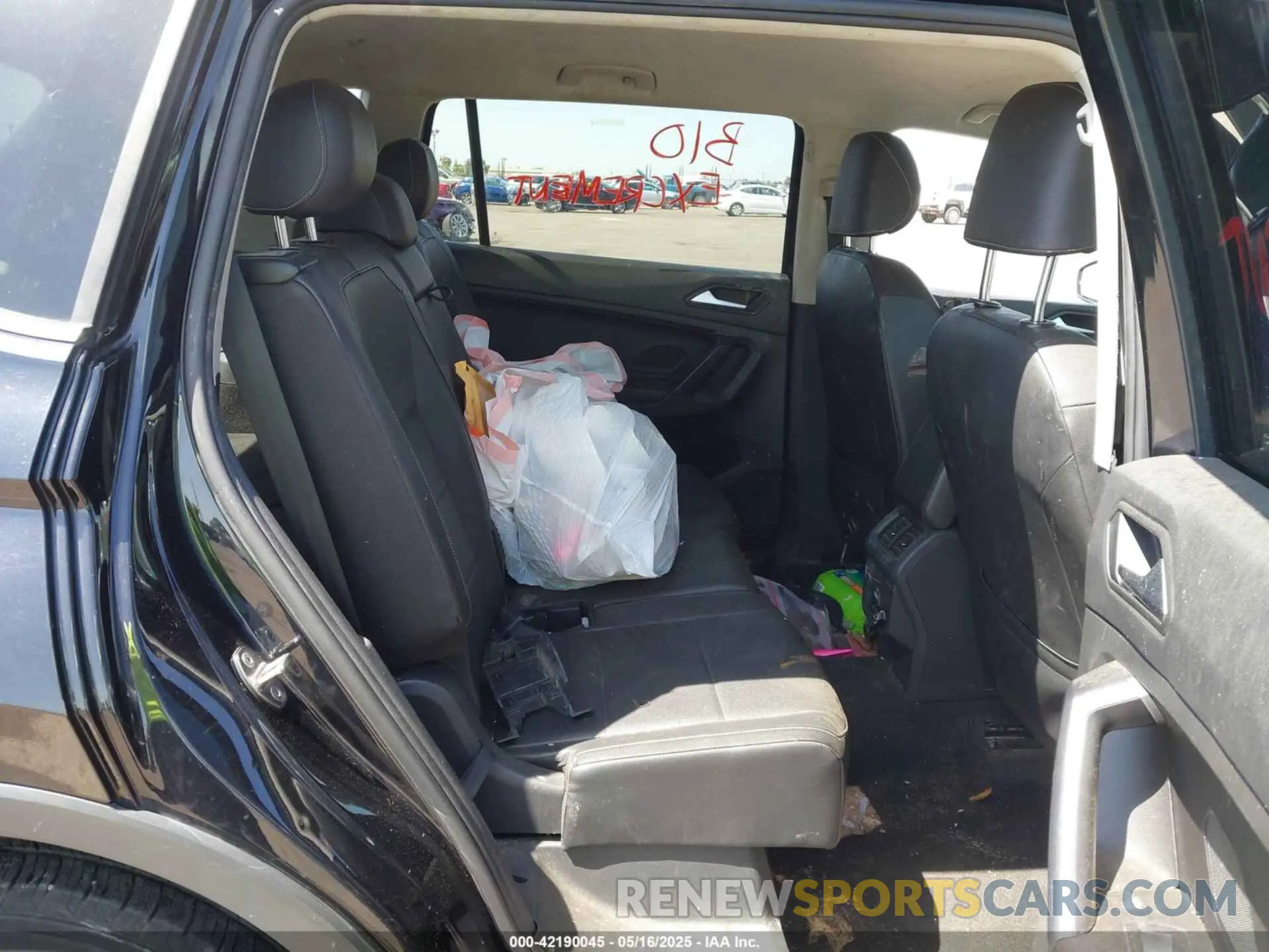 8 Photograph of a damaged car 3VV3B7AX1MM009970 VOLKSWAGEN TIGUAN 2021