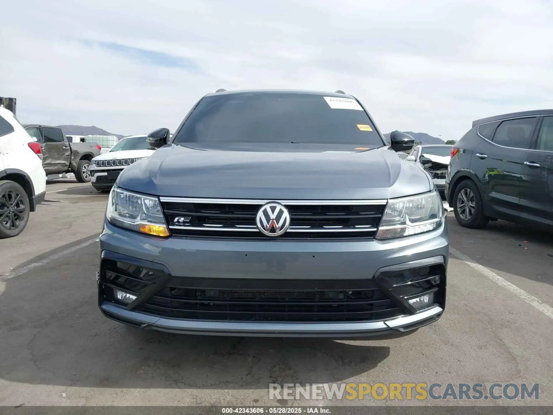 12 Photograph of a damaged car 3VV3B7AX1MM020886 VOLKSWAGEN TIGUAN 2021