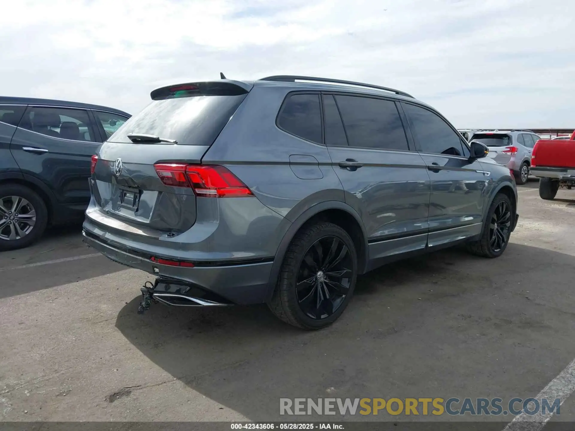 4 Photograph of a damaged car 3VV3B7AX1MM020886 VOLKSWAGEN TIGUAN 2021