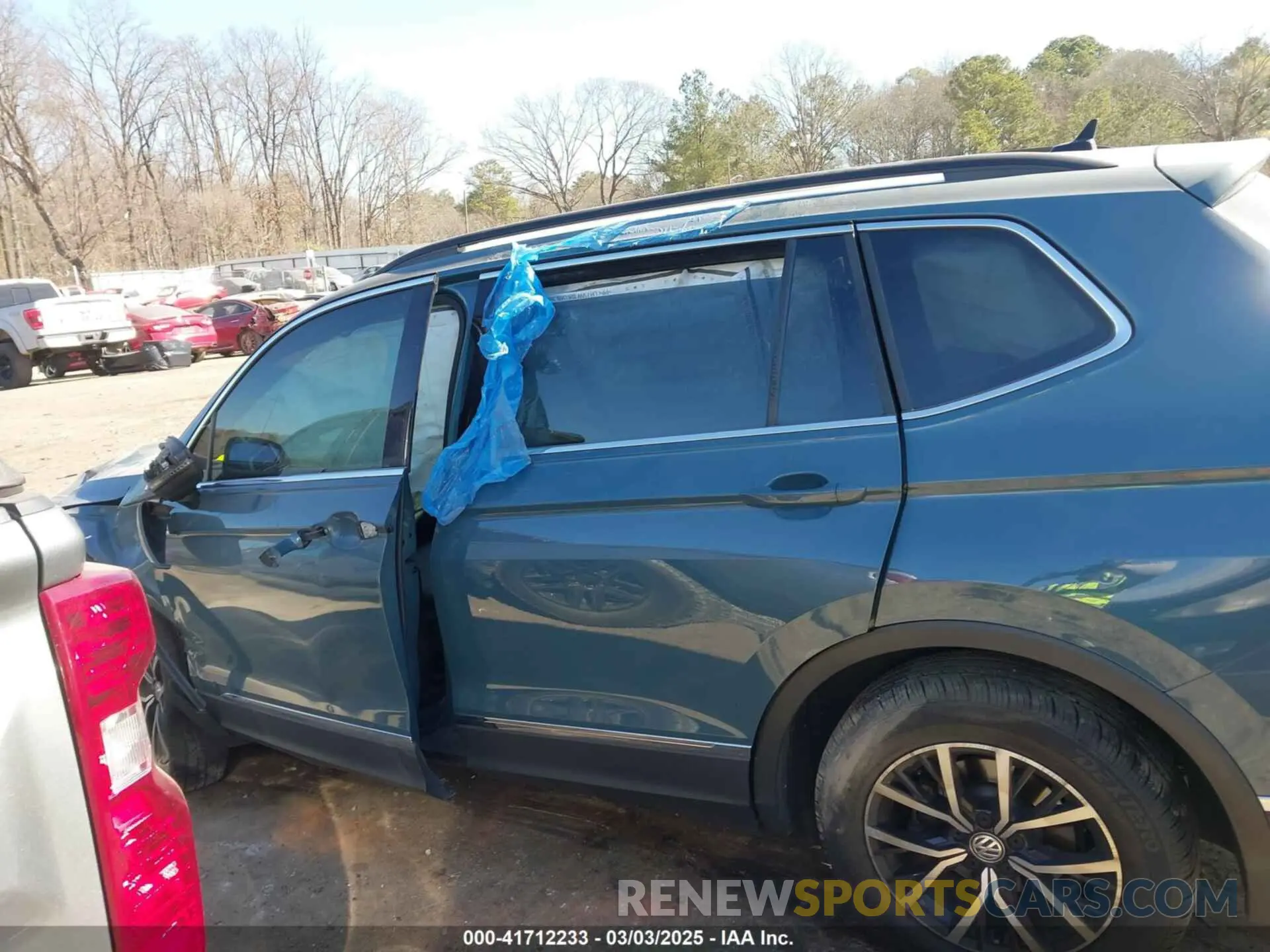 13 Photograph of a damaged car 3VV3B7AX1MM023903 VOLKSWAGEN TIGUAN 2021