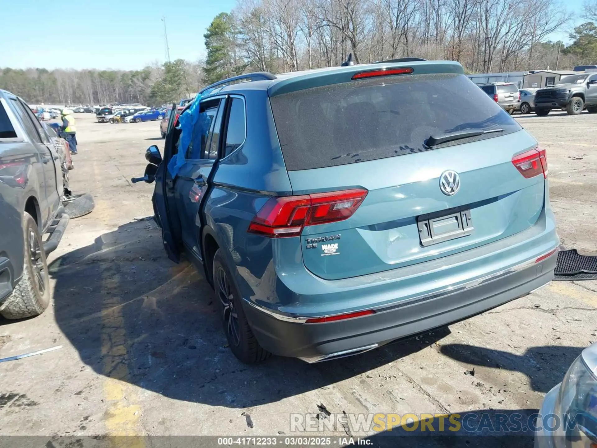 3 Photograph of a damaged car 3VV3B7AX1MM023903 VOLKSWAGEN TIGUAN 2021