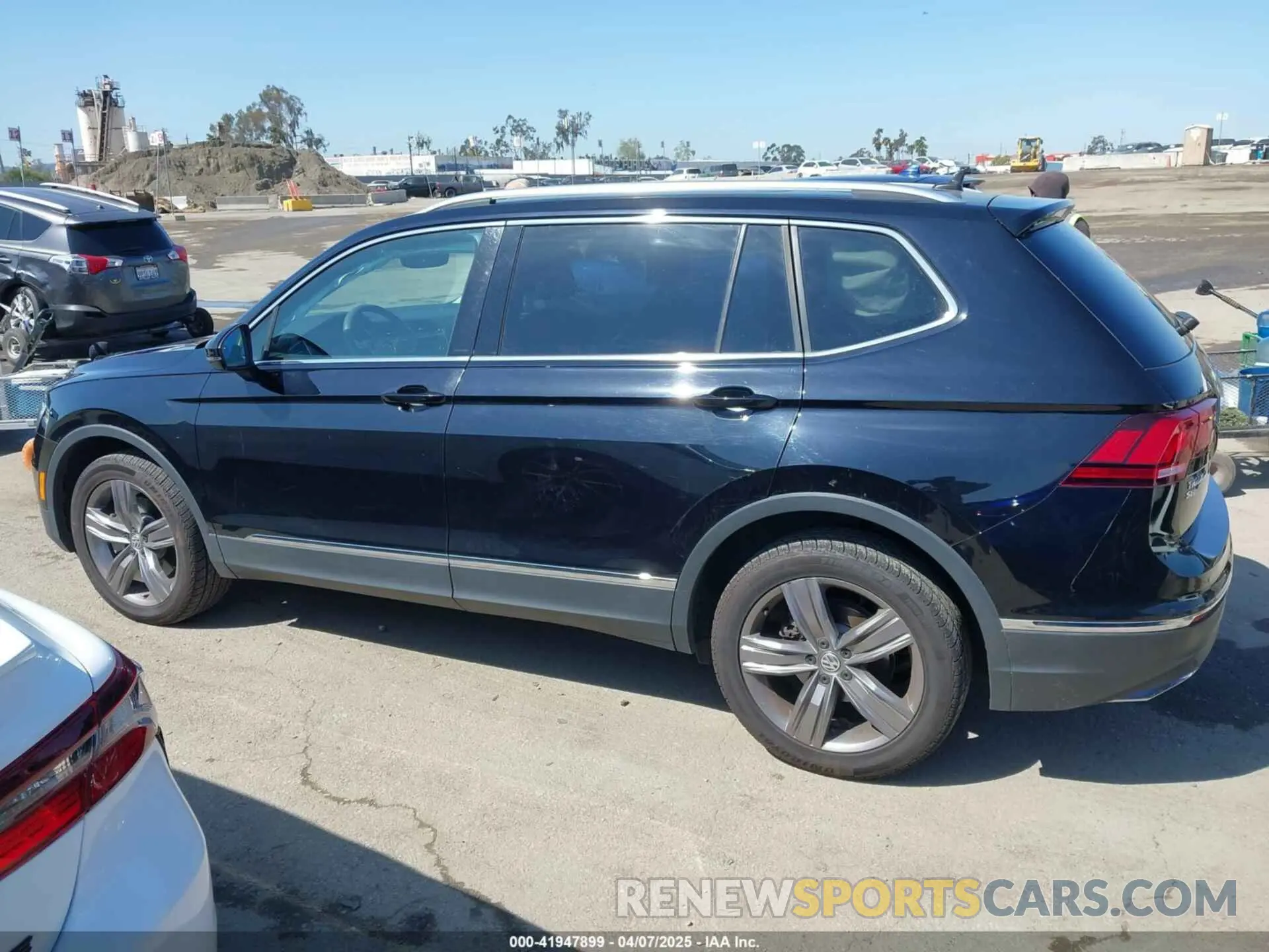 14 Photograph of a damaged car 3VV3B7AX1MM045478 VOLKSWAGEN TIGUAN 2021