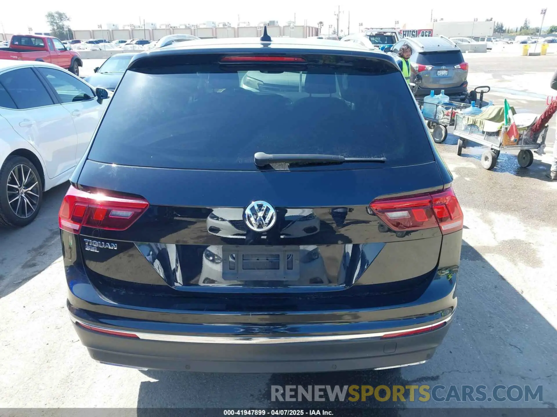 16 Photograph of a damaged car 3VV3B7AX1MM045478 VOLKSWAGEN TIGUAN 2021