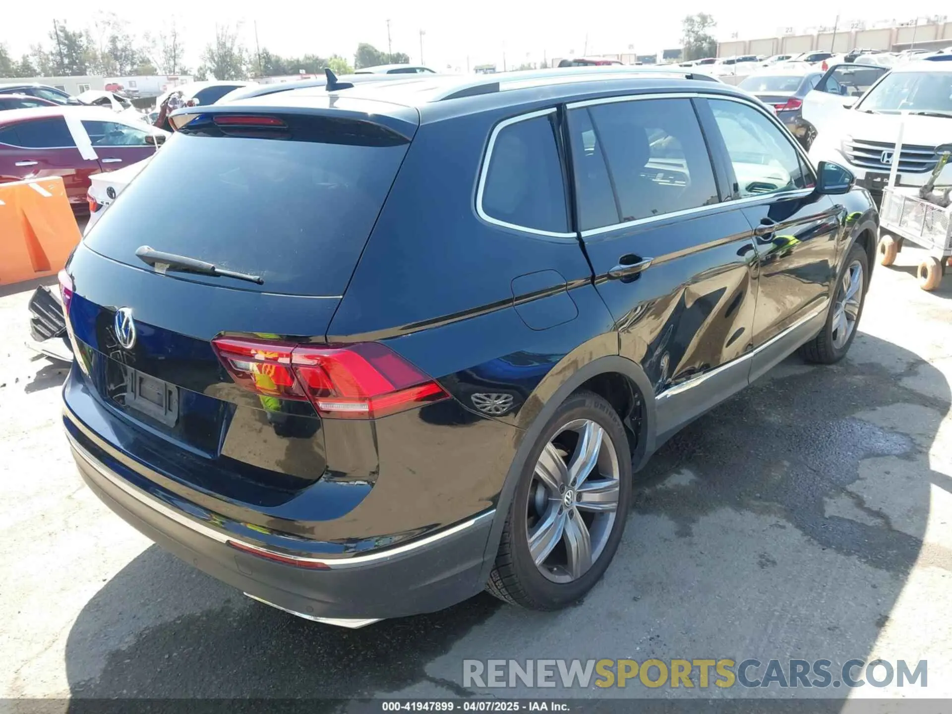4 Photograph of a damaged car 3VV3B7AX1MM045478 VOLKSWAGEN TIGUAN 2021