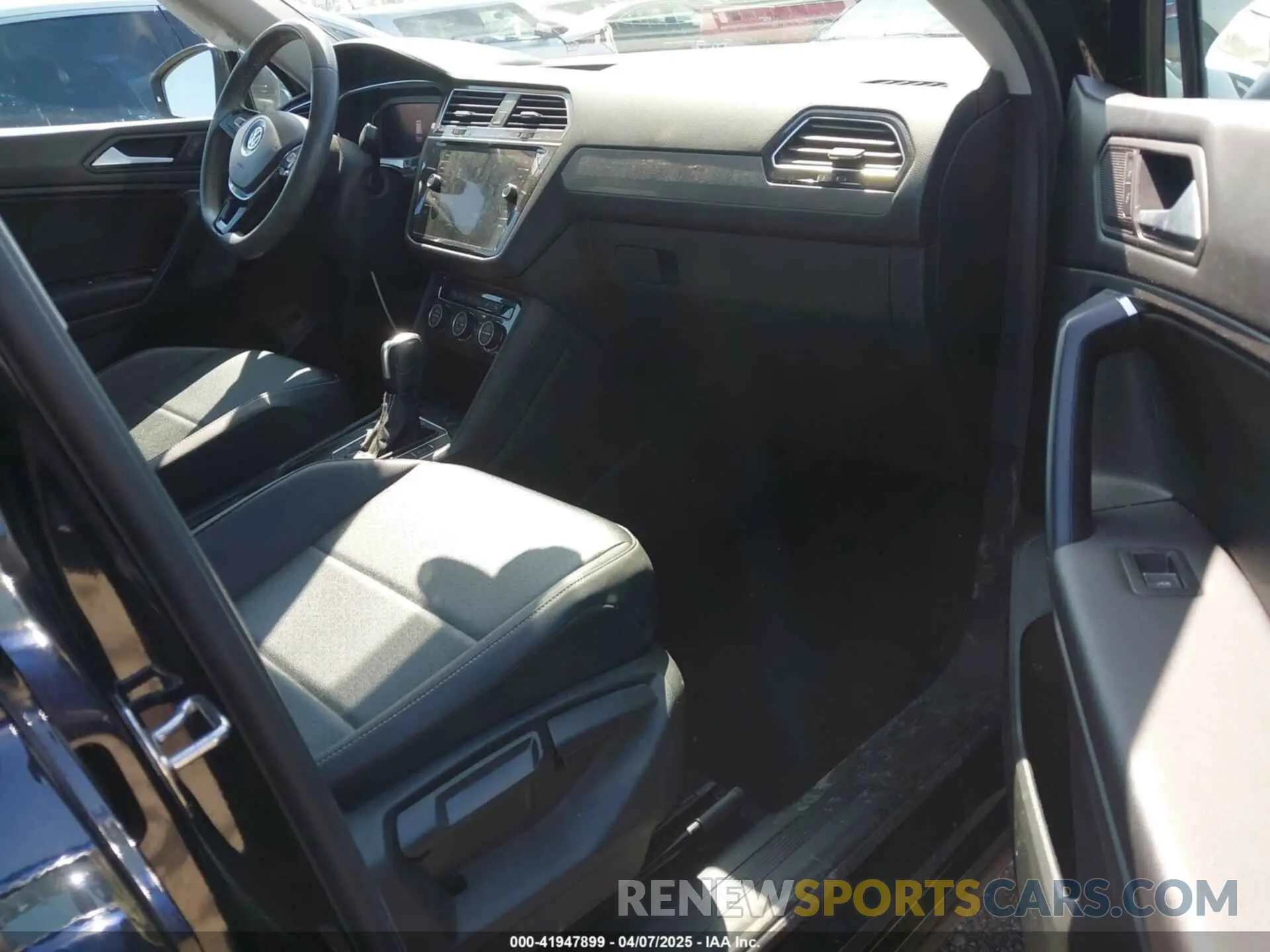 5 Photograph of a damaged car 3VV3B7AX1MM045478 VOLKSWAGEN TIGUAN 2021