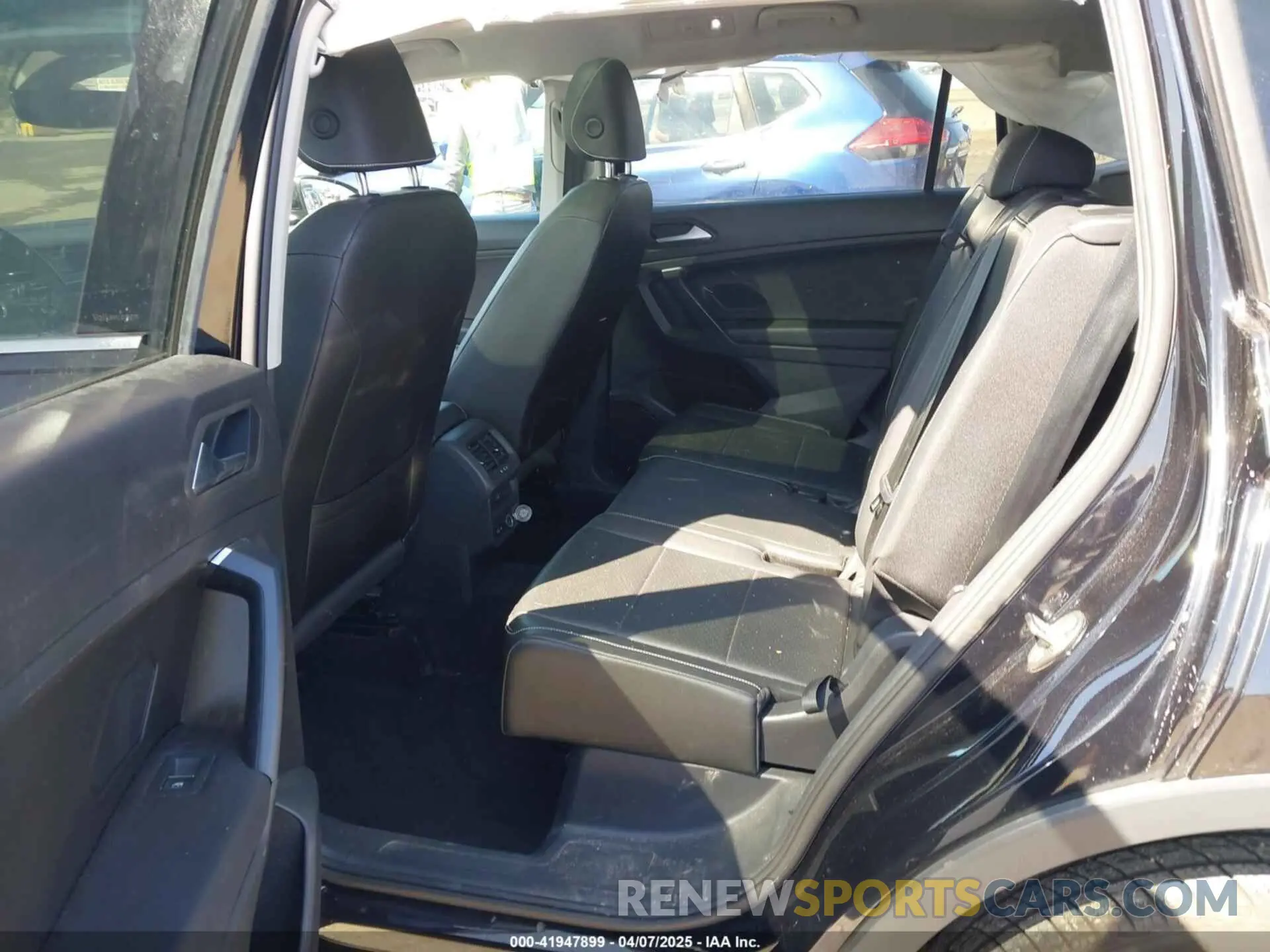 8 Photograph of a damaged car 3VV3B7AX1MM045478 VOLKSWAGEN TIGUAN 2021