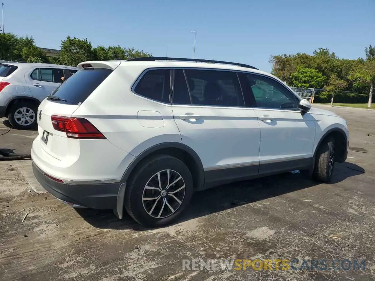 3 Photograph of a damaged car 3VV3B7AX1MM049000 VOLKSWAGEN TIGUAN 2021