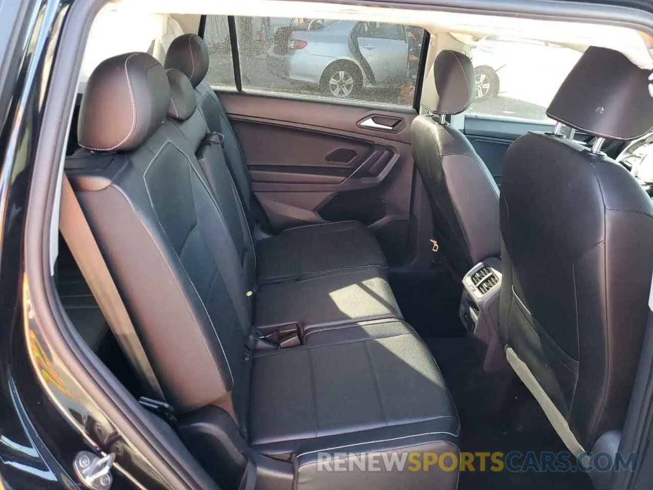 11 Photograph of a damaged car 3VV3B7AX2MM068817 VOLKSWAGEN TIGUAN 2021