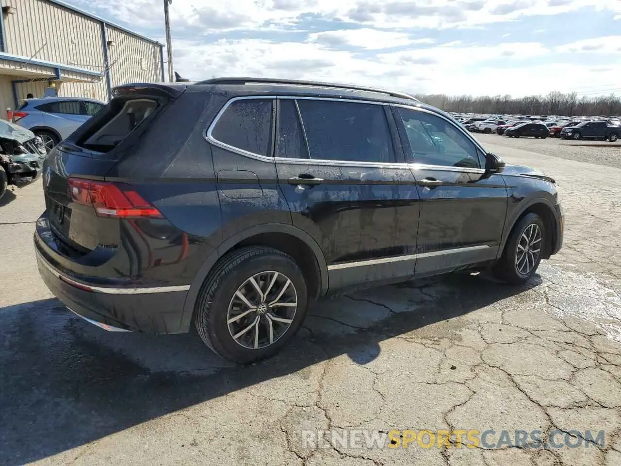 3 Photograph of a damaged car 3VV3B7AX2MM068817 VOLKSWAGEN TIGUAN 2021
