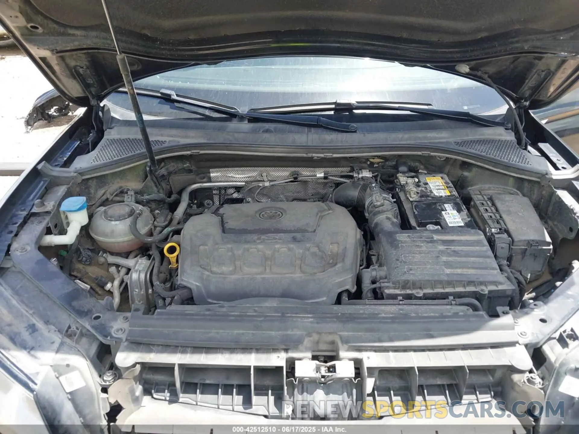 10 Photograph of a damaged car 3VV3B7AX2MM083317 VOLKSWAGEN TIGUAN 2021