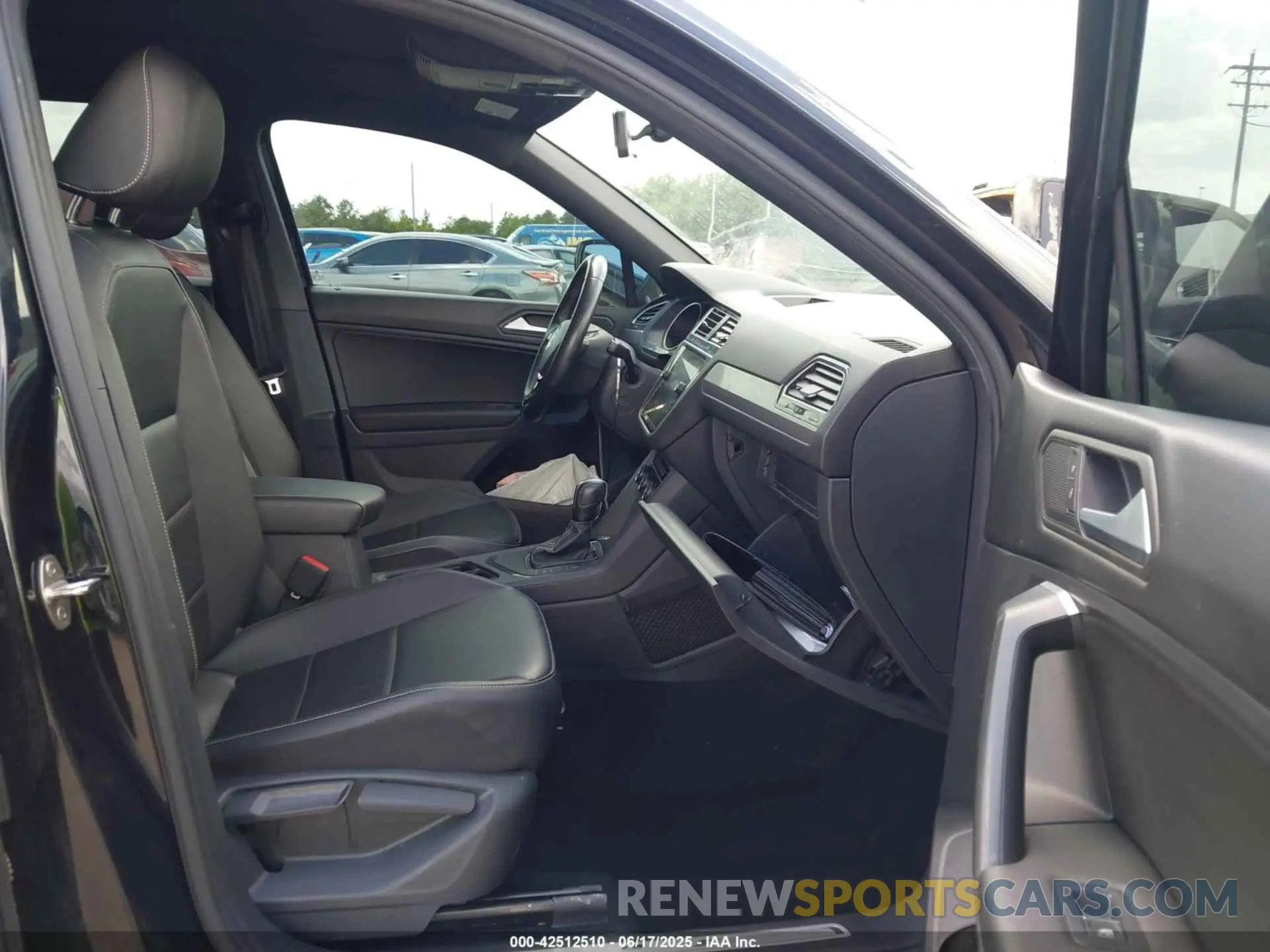 5 Photograph of a damaged car 3VV3B7AX2MM083317 VOLKSWAGEN TIGUAN 2021