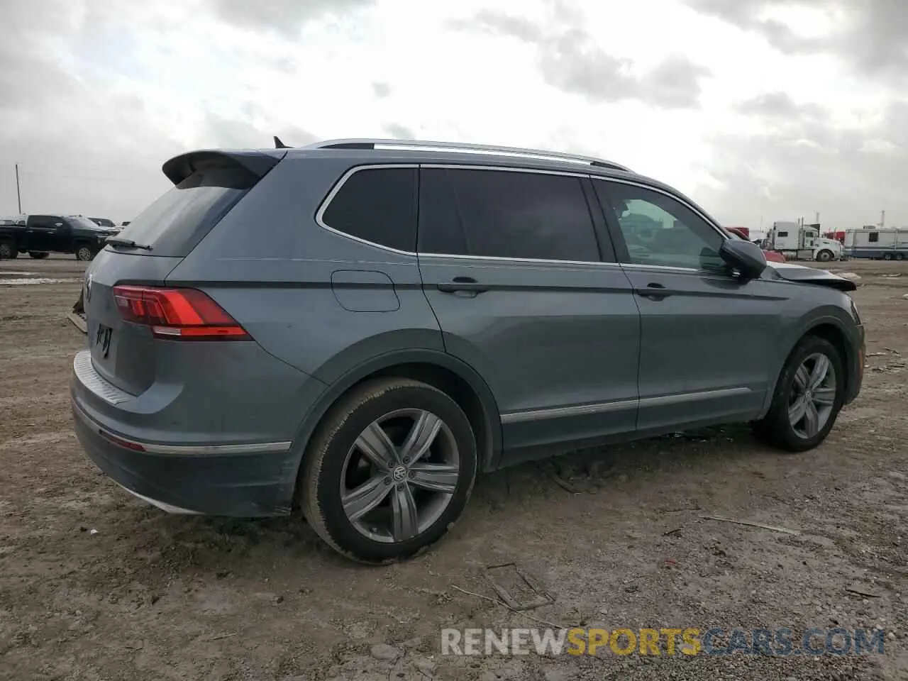 3 Photograph of a damaged car 3VV3B7AX3MM013955 VOLKSWAGEN TIGUAN 2021