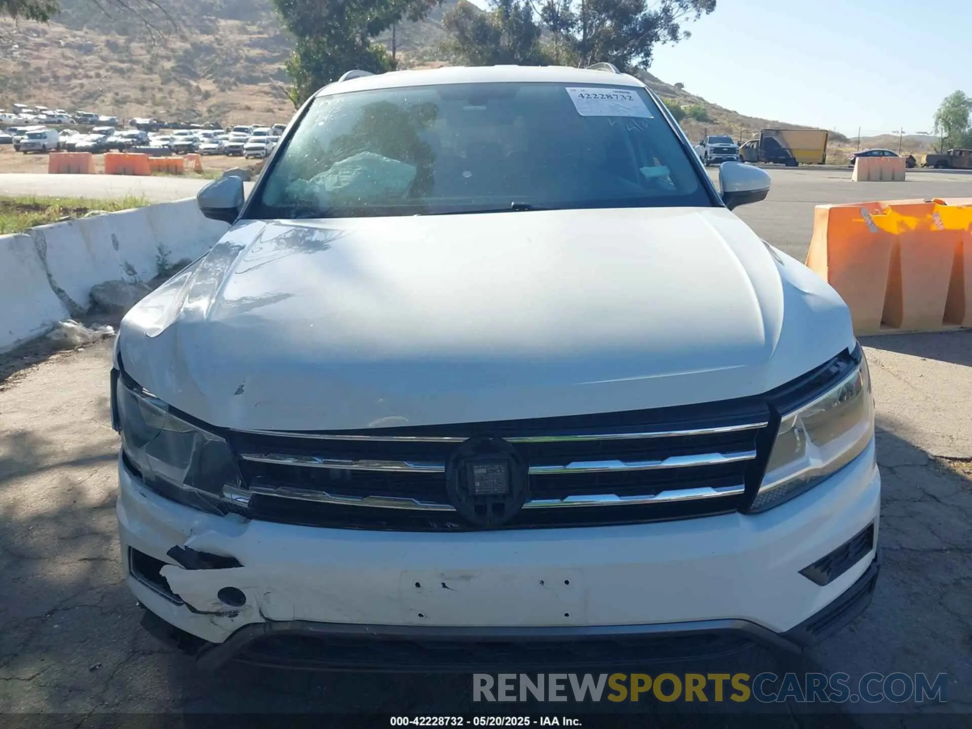 12 Photograph of a damaged car 3VV3B7AX3MM038340 VOLKSWAGEN TIGUAN 2021