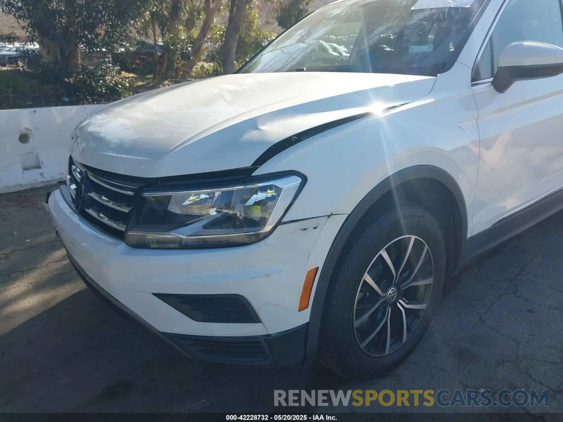 17 Photograph of a damaged car 3VV3B7AX3MM038340 VOLKSWAGEN TIGUAN 2021