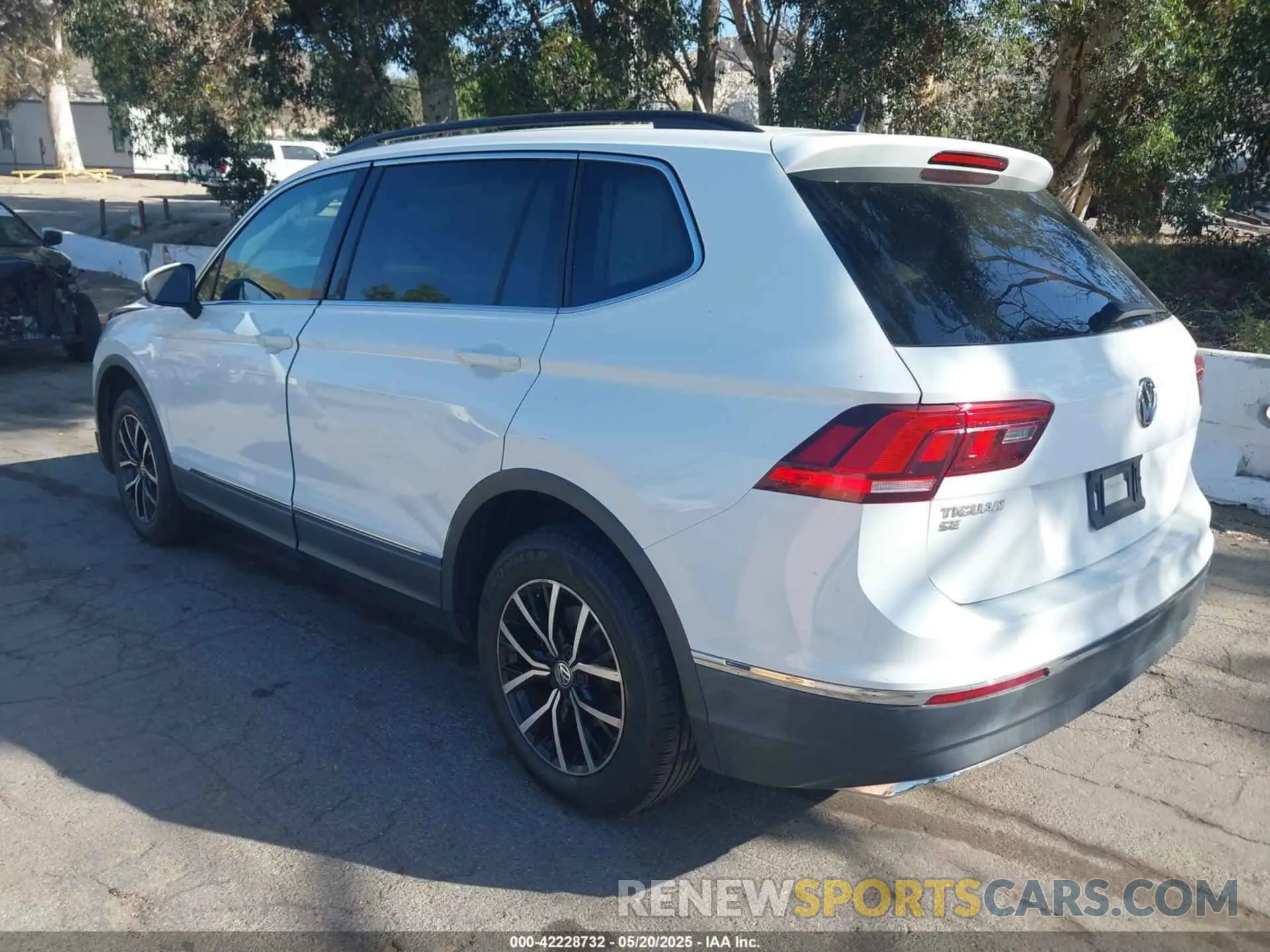 3 Photograph of a damaged car 3VV3B7AX3MM038340 VOLKSWAGEN TIGUAN 2021