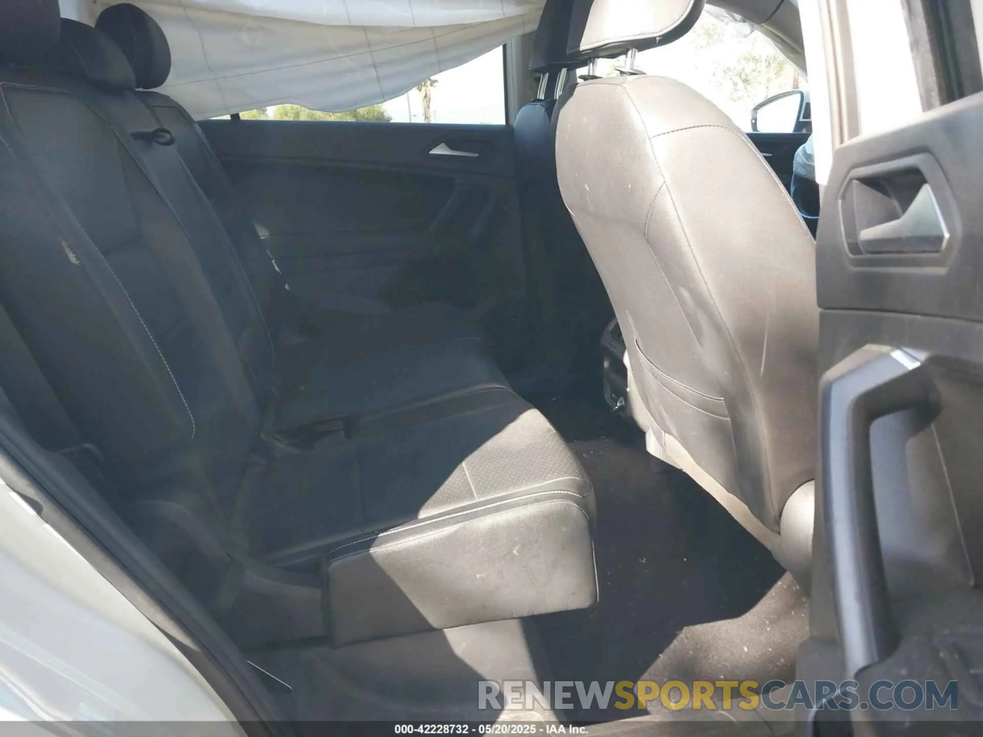 8 Photograph of a damaged car 3VV3B7AX3MM038340 VOLKSWAGEN TIGUAN 2021