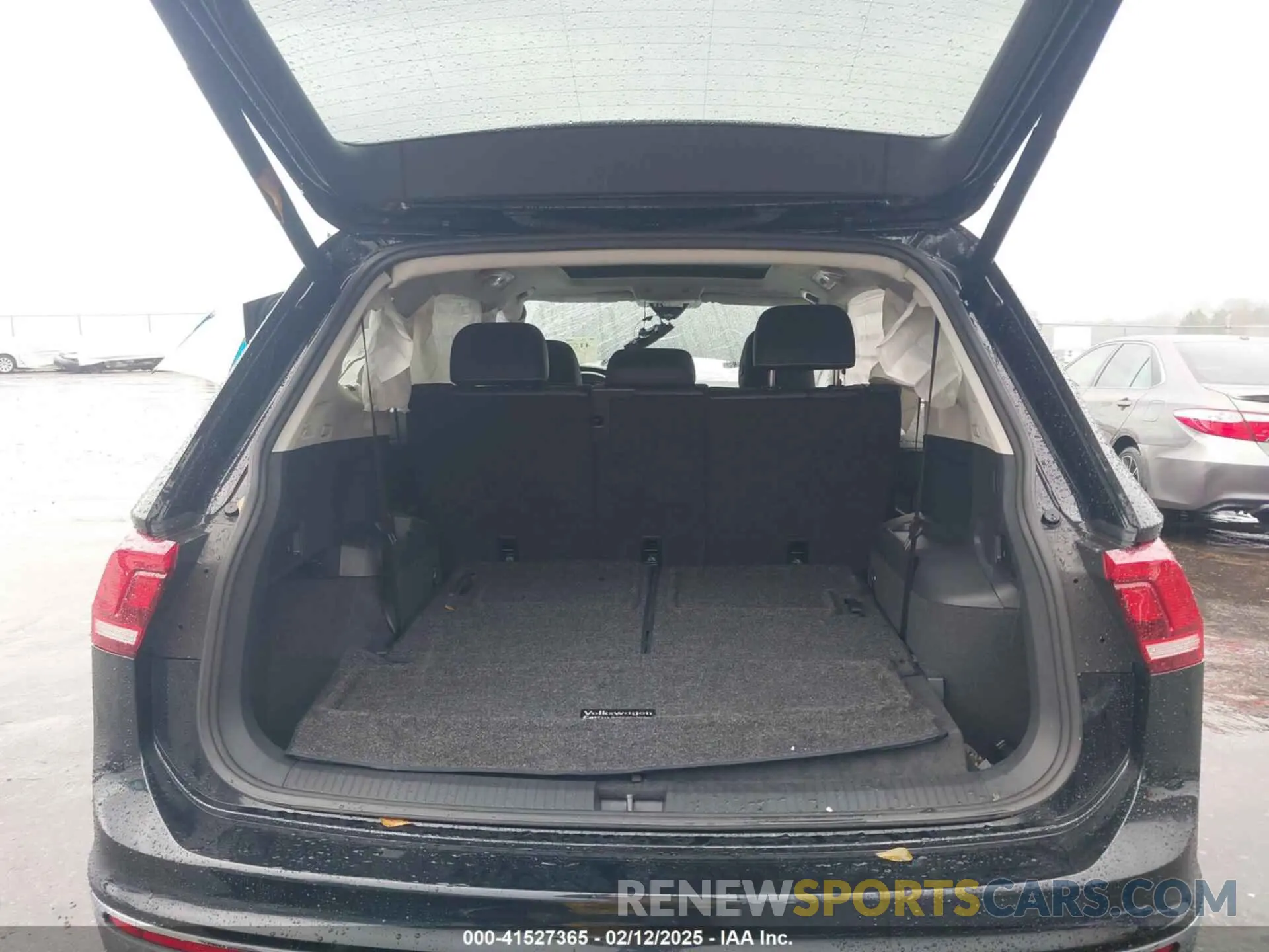 16 Photograph of a damaged car 3VV3B7AX3MM058751 VOLKSWAGEN TIGUAN 2021