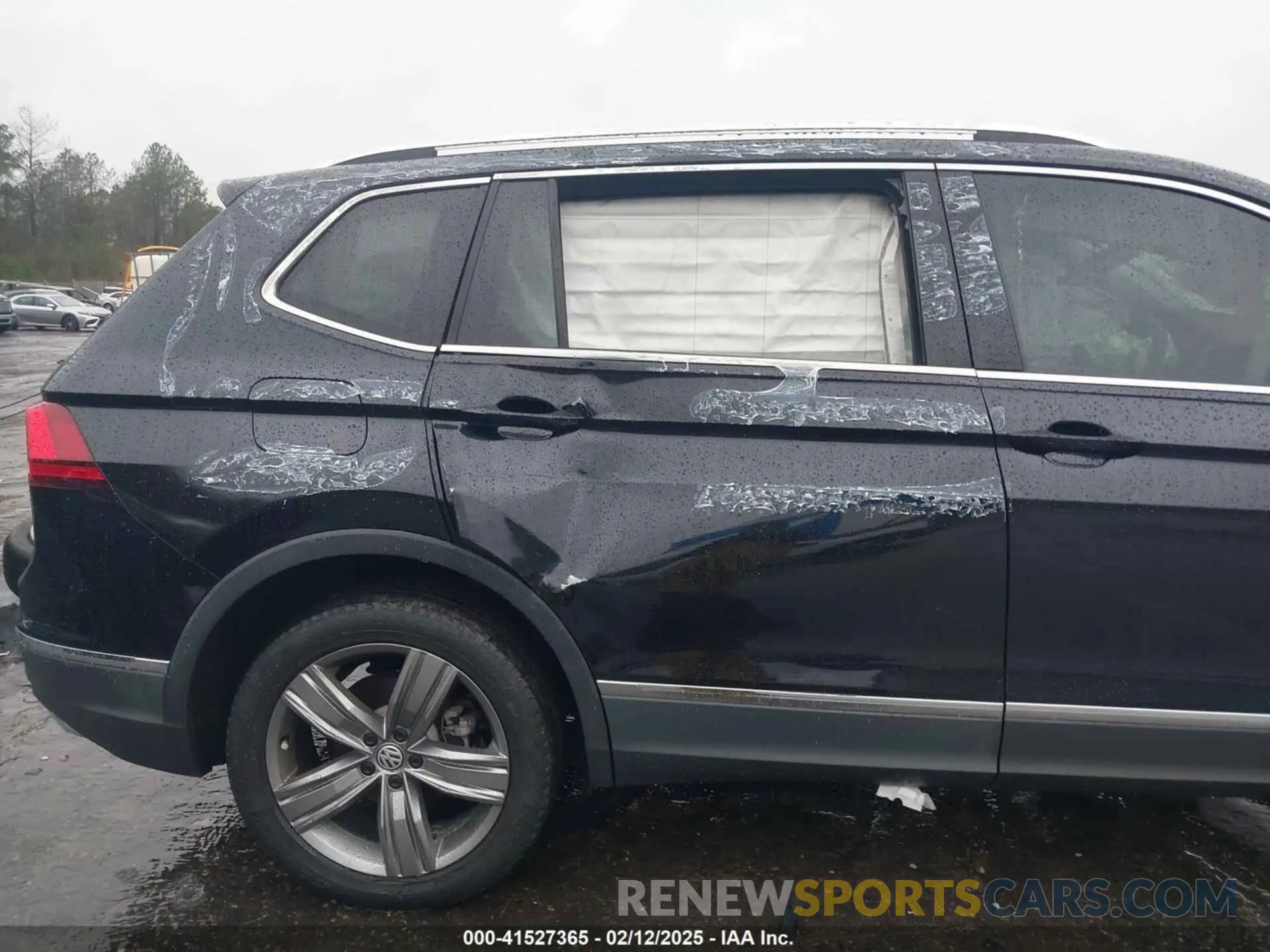 18 Photograph of a damaged car 3VV3B7AX3MM058751 VOLKSWAGEN TIGUAN 2021