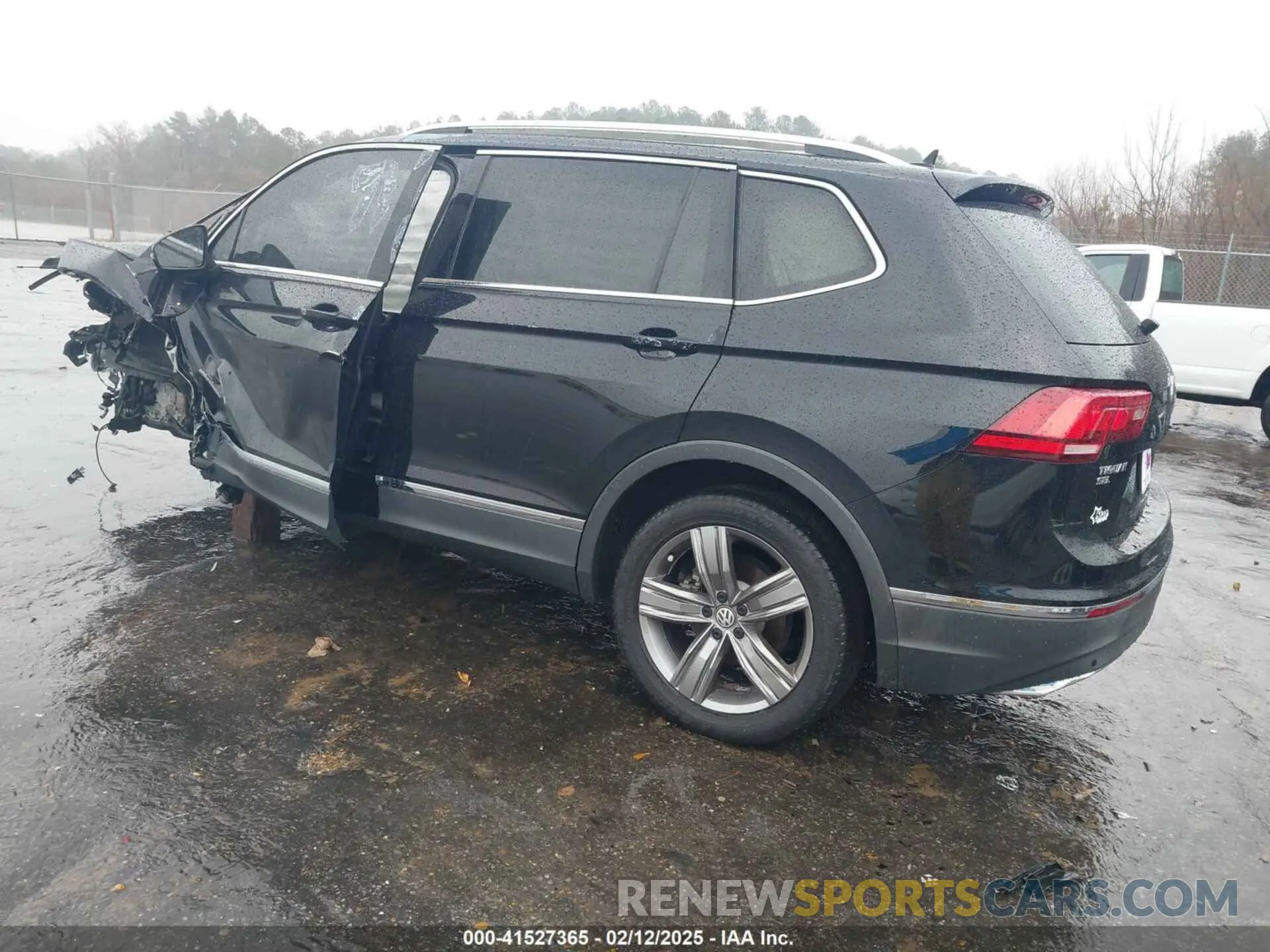 3 Photograph of a damaged car 3VV3B7AX3MM058751 VOLKSWAGEN TIGUAN 2021