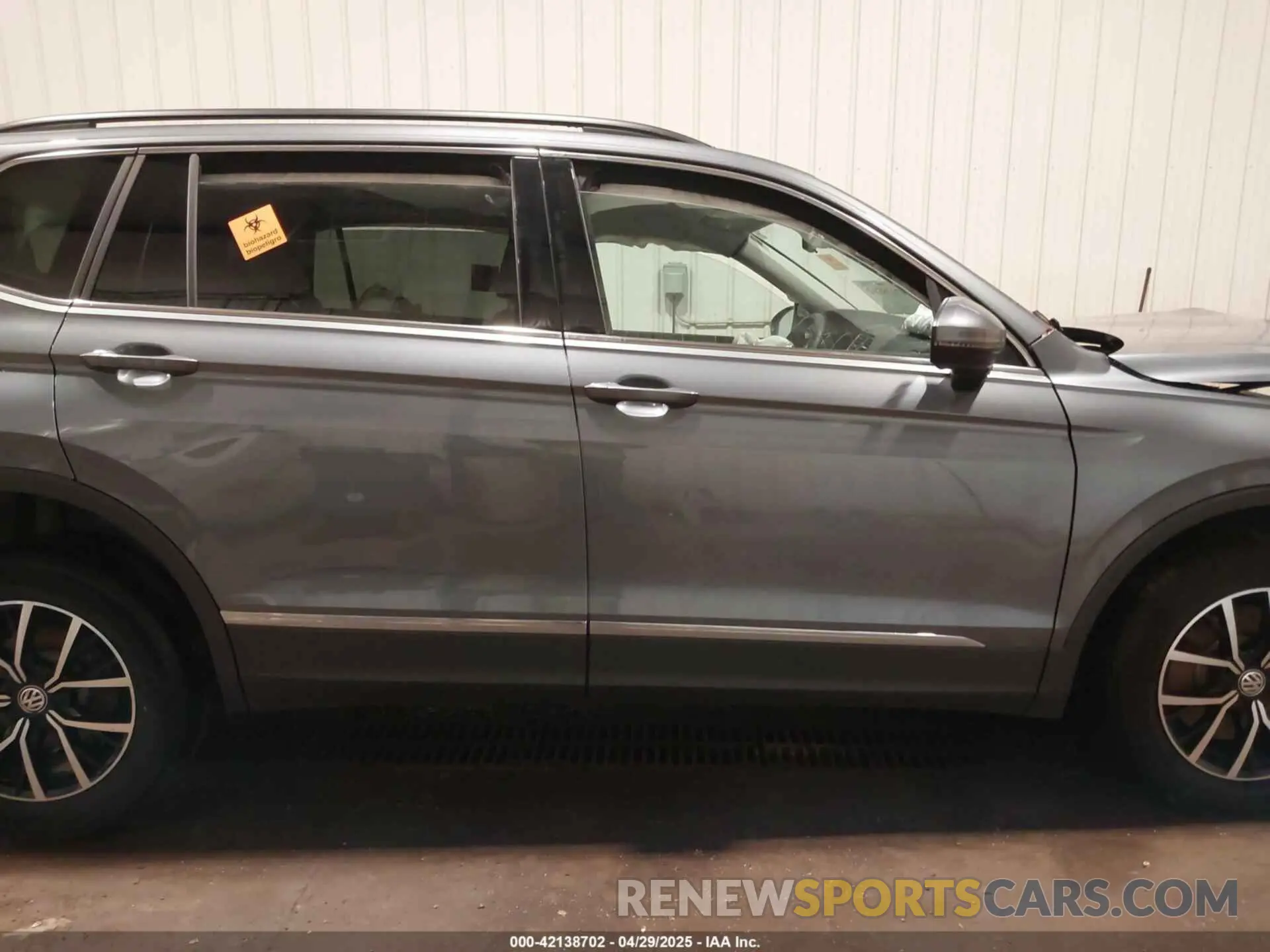 14 Photograph of a damaged car 3VV3B7AX3MM118463 VOLKSWAGEN TIGUAN 2021