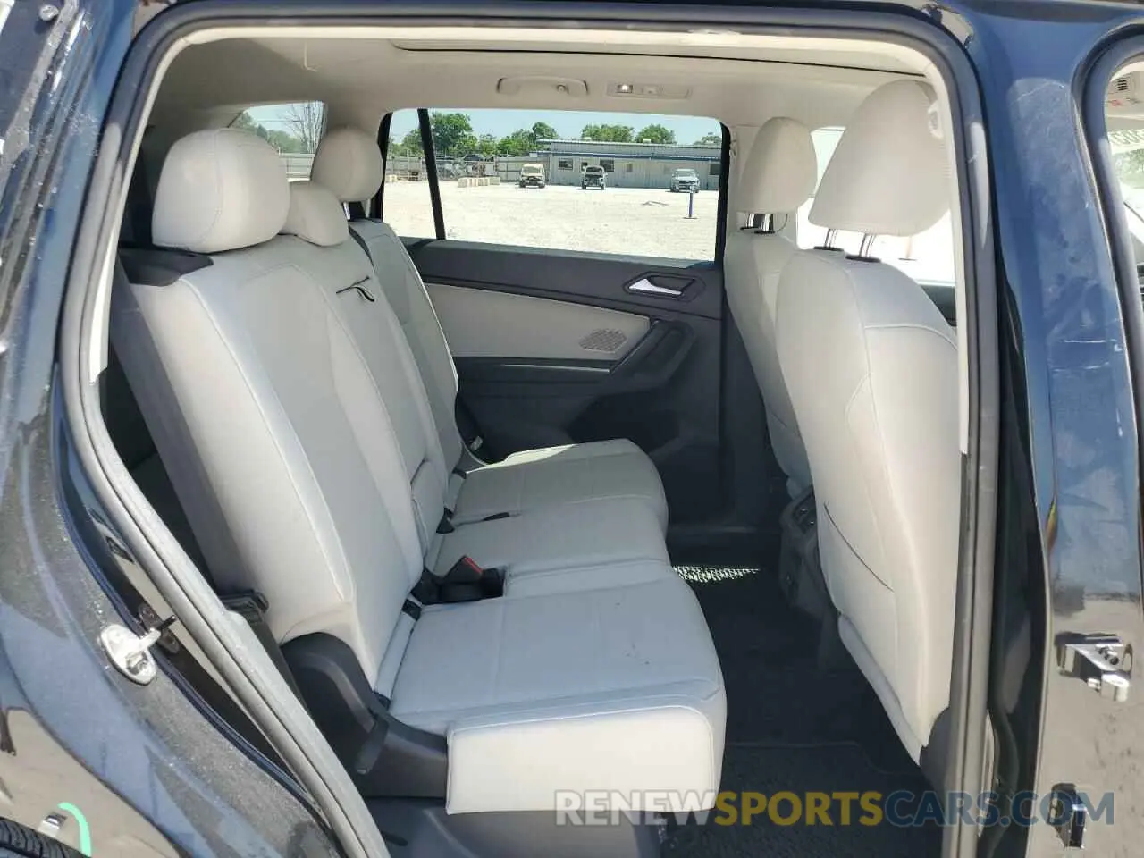 11 Photograph of a damaged car 3VV3B7AX3MM127566 VOLKSWAGEN TIGUAN 2021