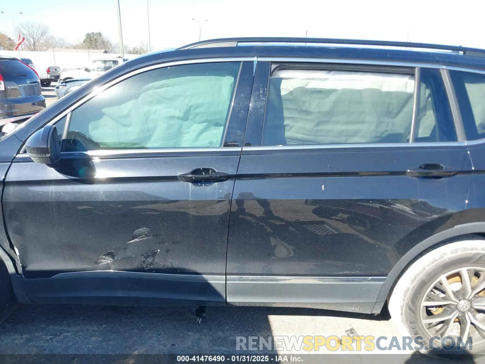 13 Photograph of a damaged car 3VV3B7AX4MM095811 VOLKSWAGEN TIGUAN 2021
