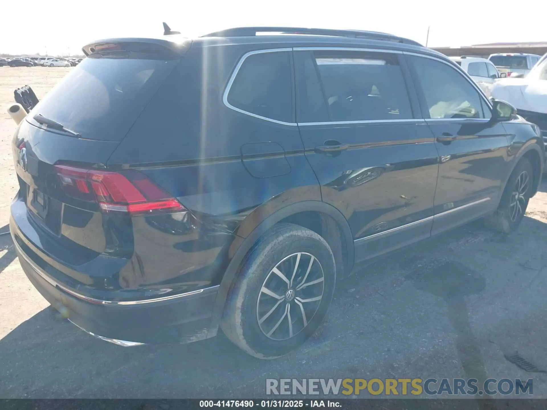 4 Photograph of a damaged car 3VV3B7AX4MM095811 VOLKSWAGEN TIGUAN 2021