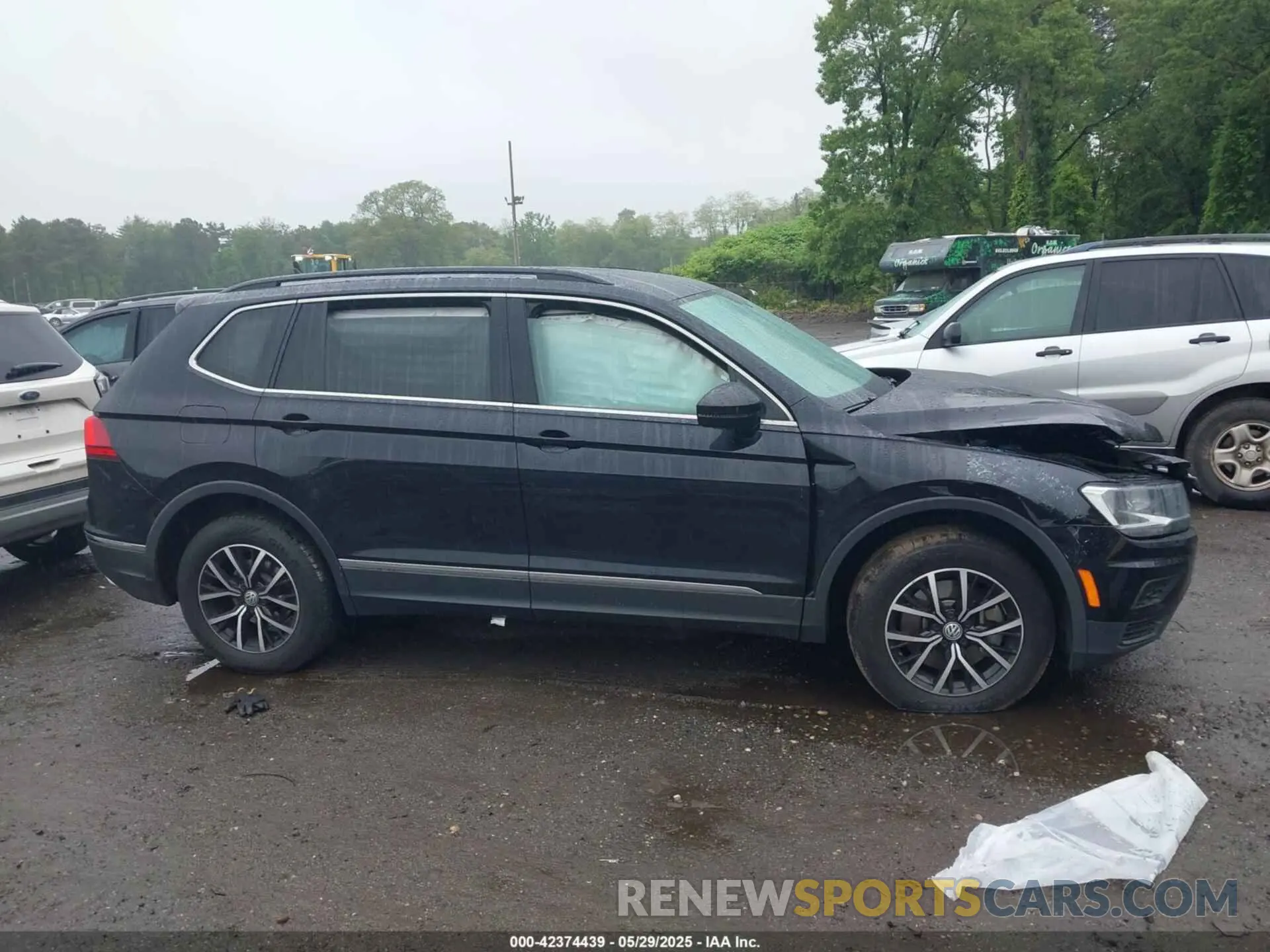 13 Photograph of a damaged car 3VV3B7AX4MM114454 VOLKSWAGEN TIGUAN 2021