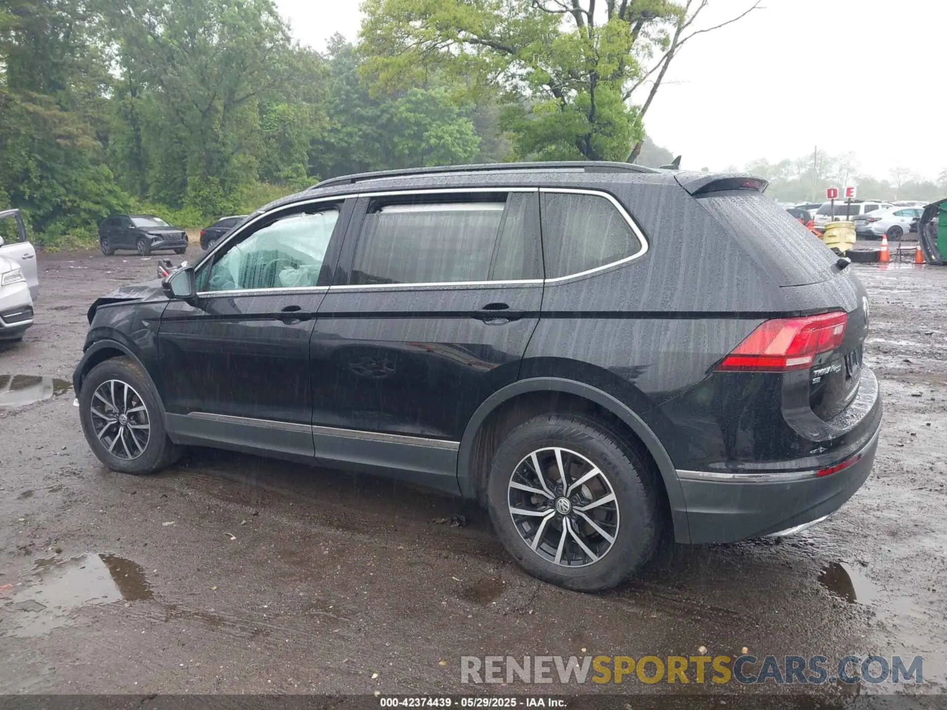14 Photograph of a damaged car 3VV3B7AX4MM114454 VOLKSWAGEN TIGUAN 2021