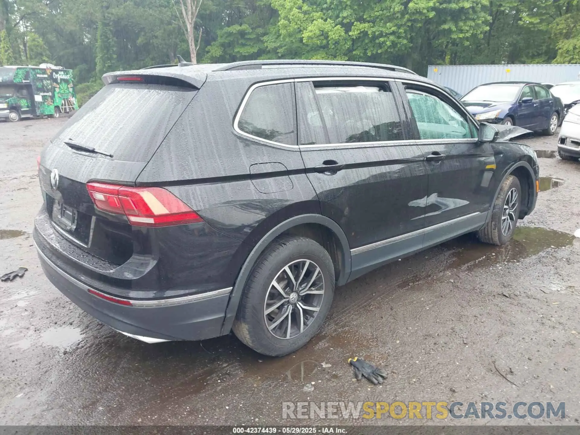 4 Photograph of a damaged car 3VV3B7AX4MM114454 VOLKSWAGEN TIGUAN 2021