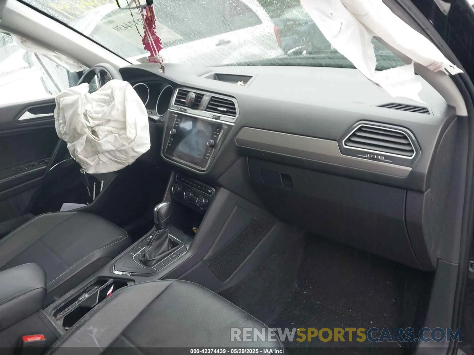 5 Photograph of a damaged car 3VV3B7AX4MM114454 VOLKSWAGEN TIGUAN 2021