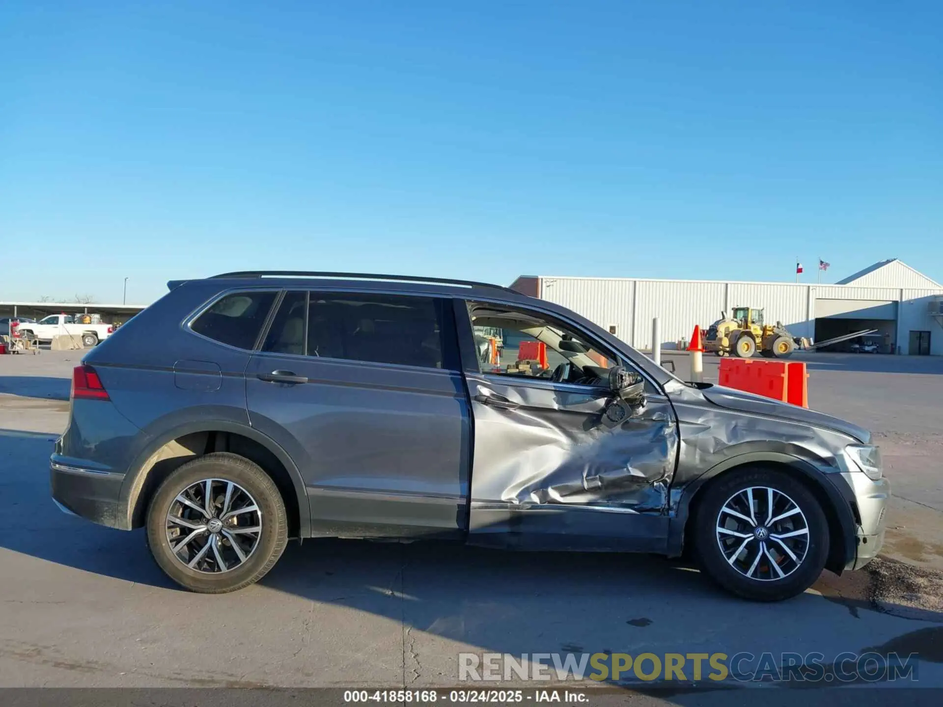 13 Photograph of a damaged car 3VV3B7AX5MM019661 VOLKSWAGEN TIGUAN 2021