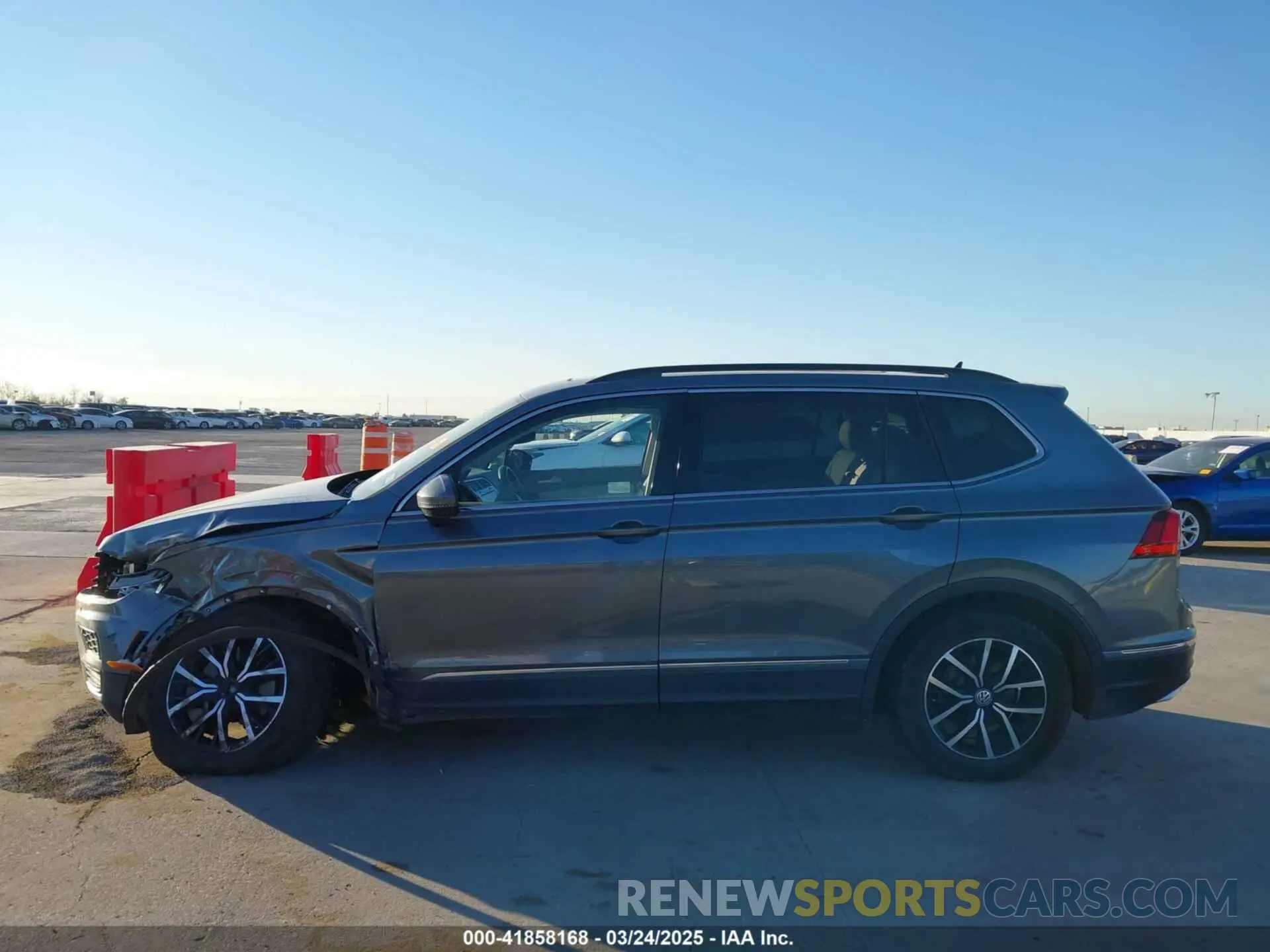 14 Photograph of a damaged car 3VV3B7AX5MM019661 VOLKSWAGEN TIGUAN 2021