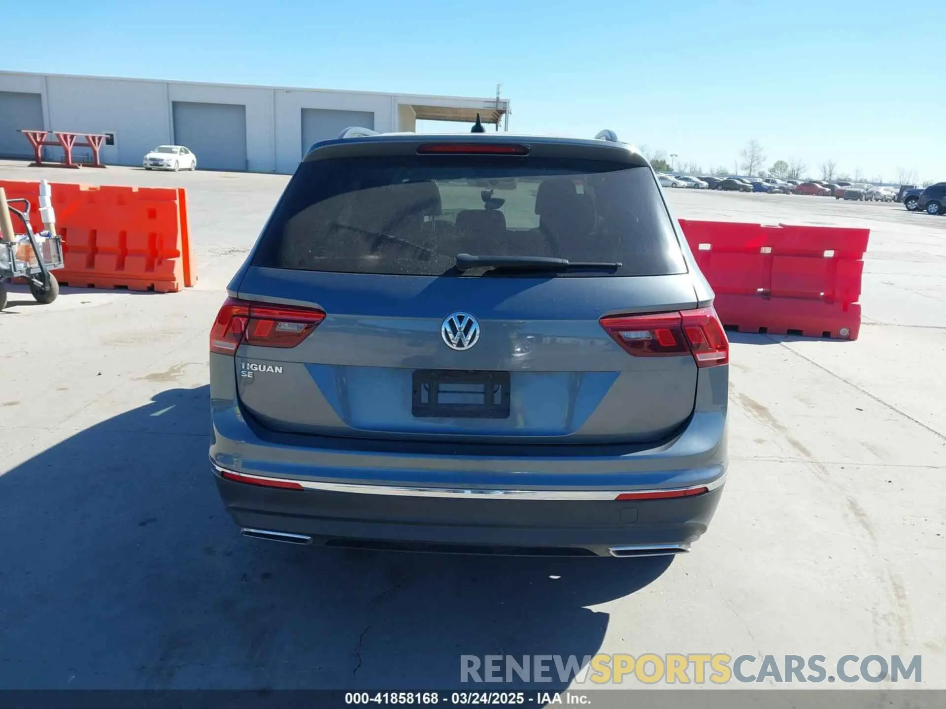 16 Photograph of a damaged car 3VV3B7AX5MM019661 VOLKSWAGEN TIGUAN 2021