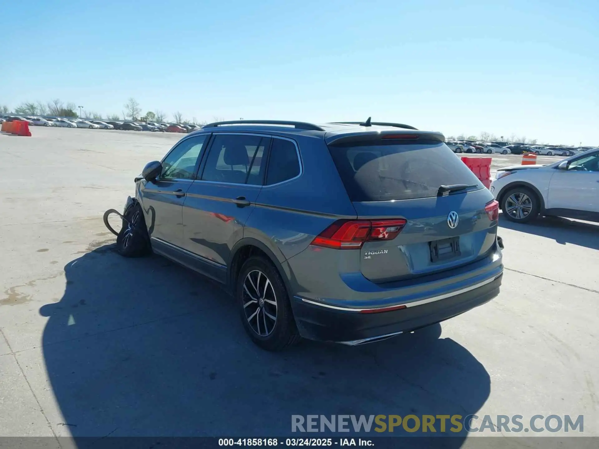 3 Photograph of a damaged car 3VV3B7AX5MM019661 VOLKSWAGEN TIGUAN 2021
