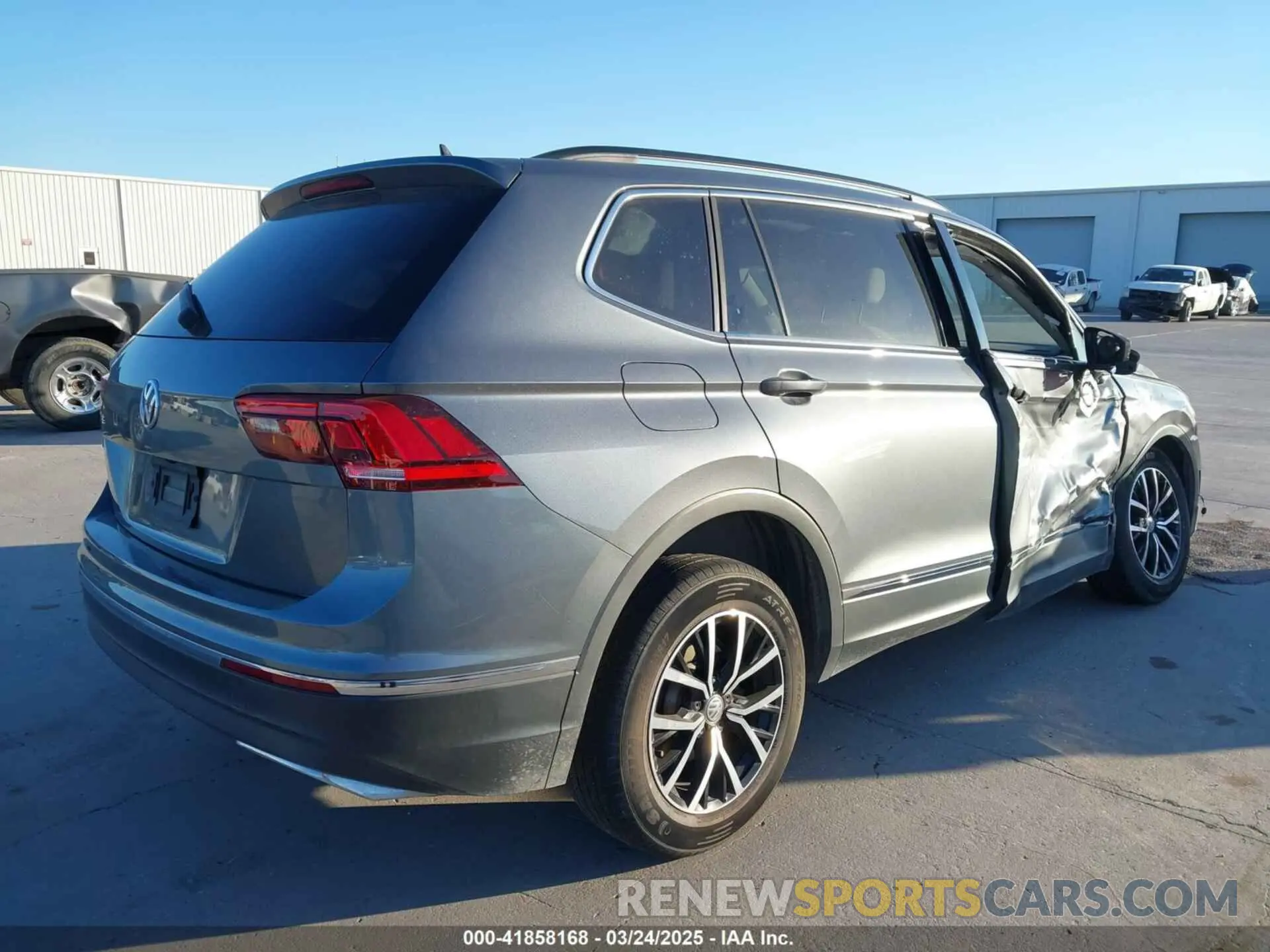 4 Photograph of a damaged car 3VV3B7AX5MM019661 VOLKSWAGEN TIGUAN 2021