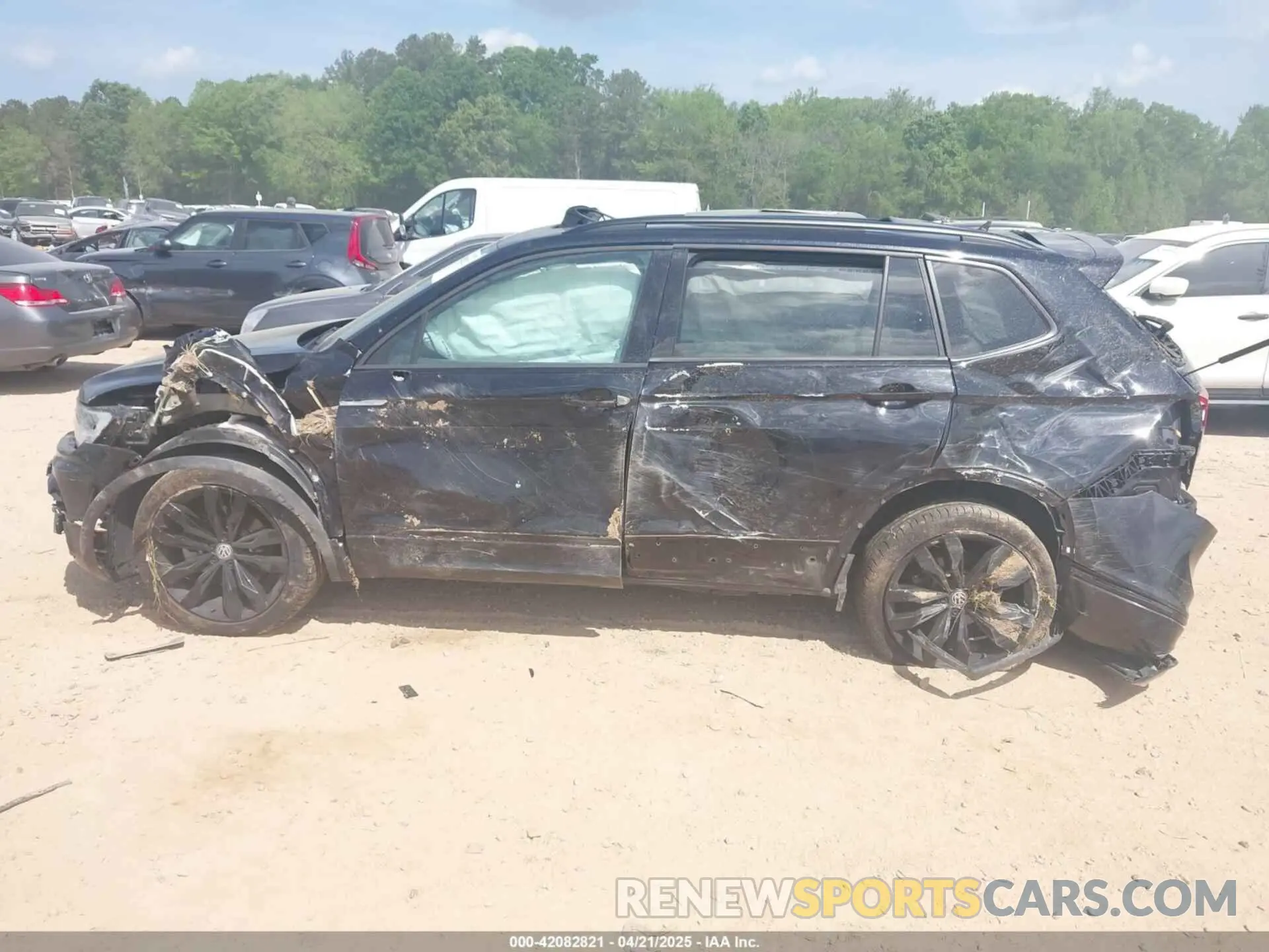 15 Photograph of a damaged car 3VV3B7AX5MM027369 VOLKSWAGEN TIGUAN 2021