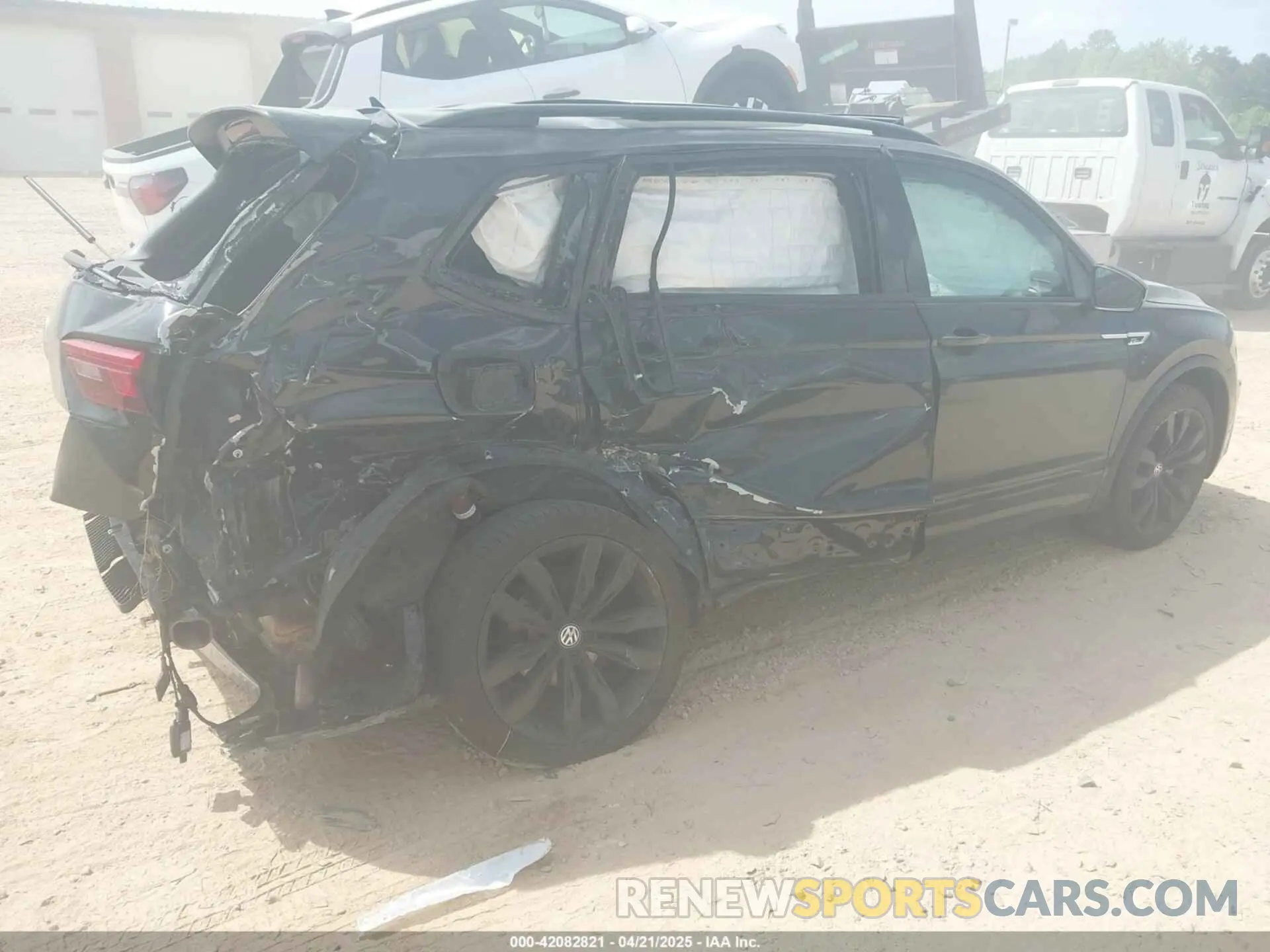 2 Photograph of a damaged car 3VV3B7AX5MM027369 VOLKSWAGEN TIGUAN 2021